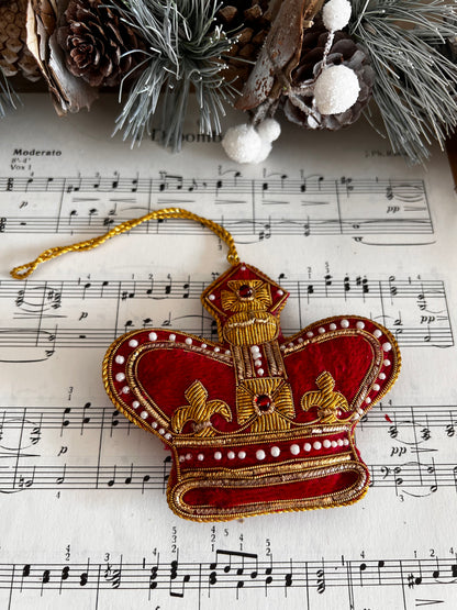 Geborduurd kerstornament kroon, rood Buckingham palace, kerstversiering, kerstdecoratie, tweedehands