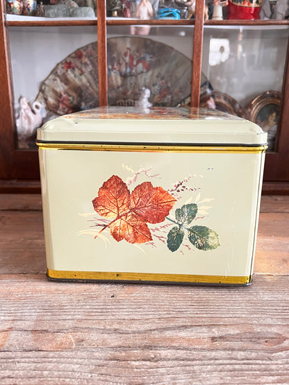 groot blik herfstdecor, blik met herten, herfst decoratie blik, herfstsfeer woondecoratie, metalen blik herfst, herfst accessoire met herten, grote opbergblik herfst, decoratief blik herfst.