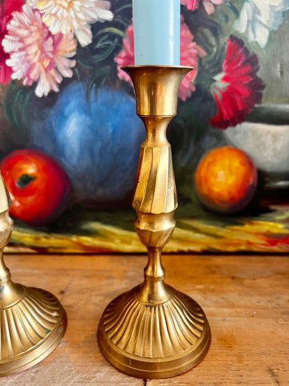 vintage kandelaars set, kandelaars messing, vintage kandelaars kopen, messing kandelaars set, klassieke kandelaars, sfeervolle kandelaars, decoratie kandelaars vintage, hoogwaardige kandelaars messing