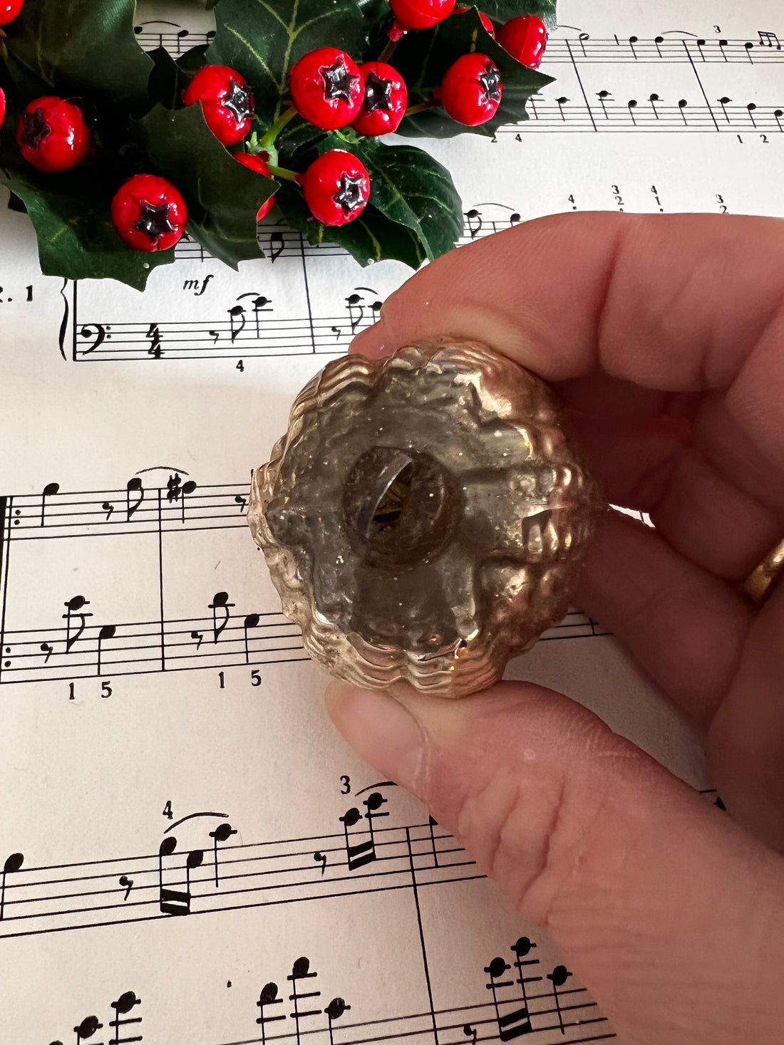 Vintage kerstbal, antieke kerstbal, walnoot kerstbal 