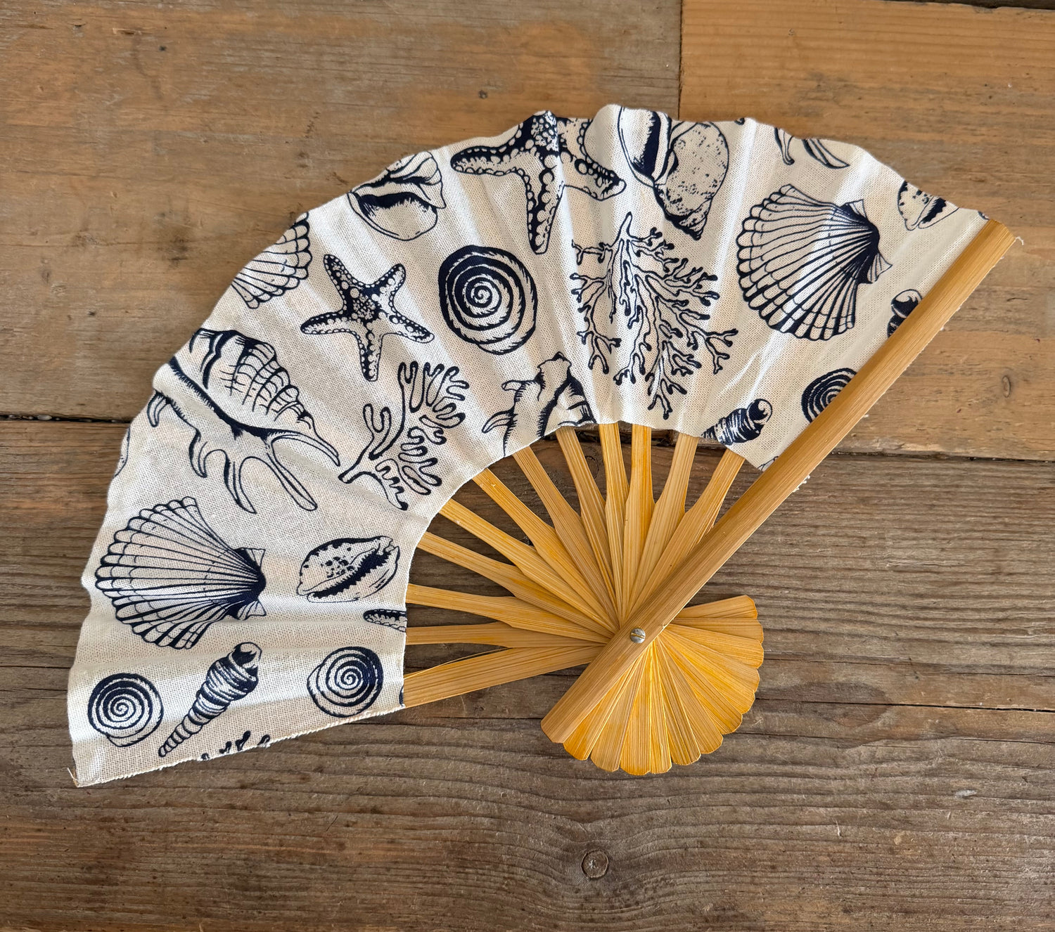 Preloved  bamboe waaier met schelpen en zeesterren