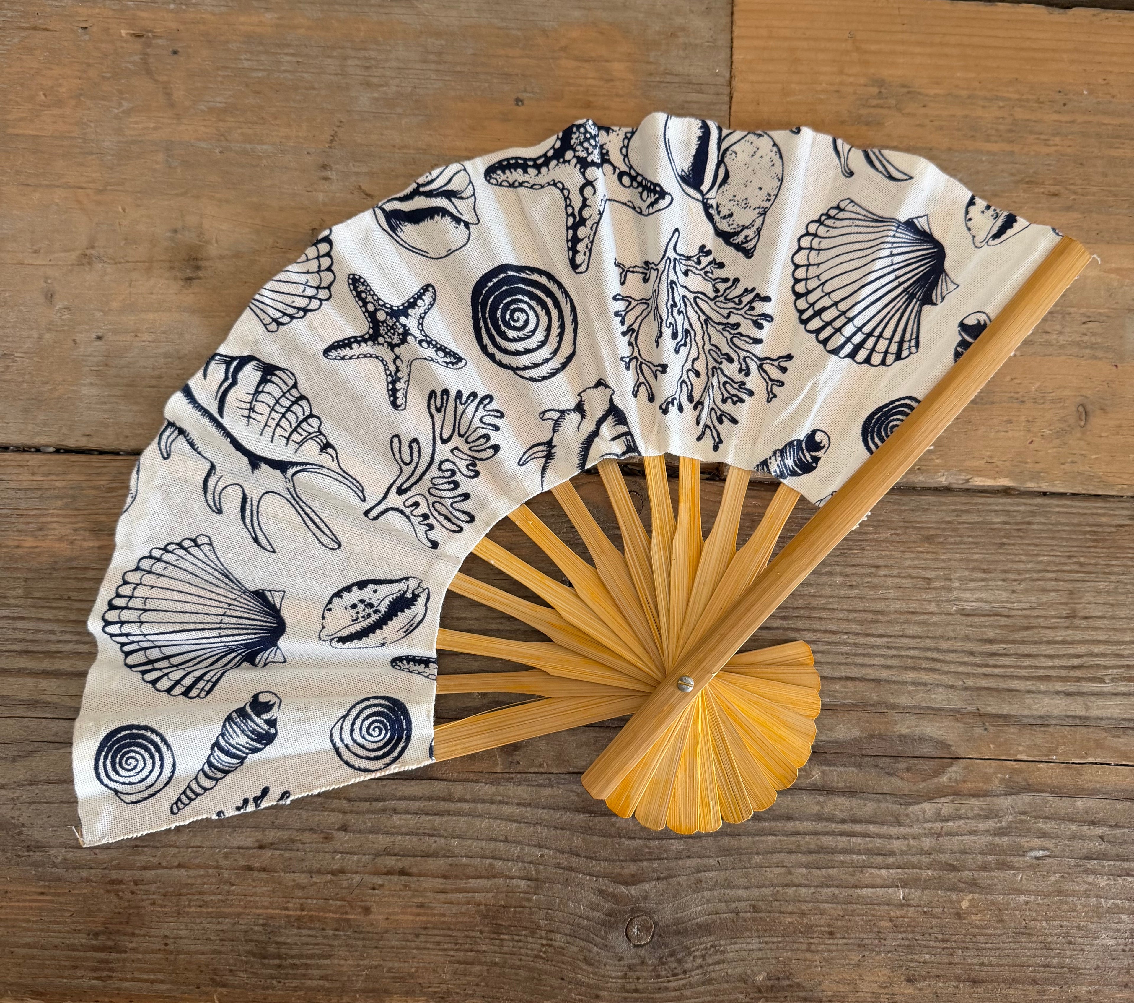 Preloved  bamboe waaier met schelpen en zeesterren