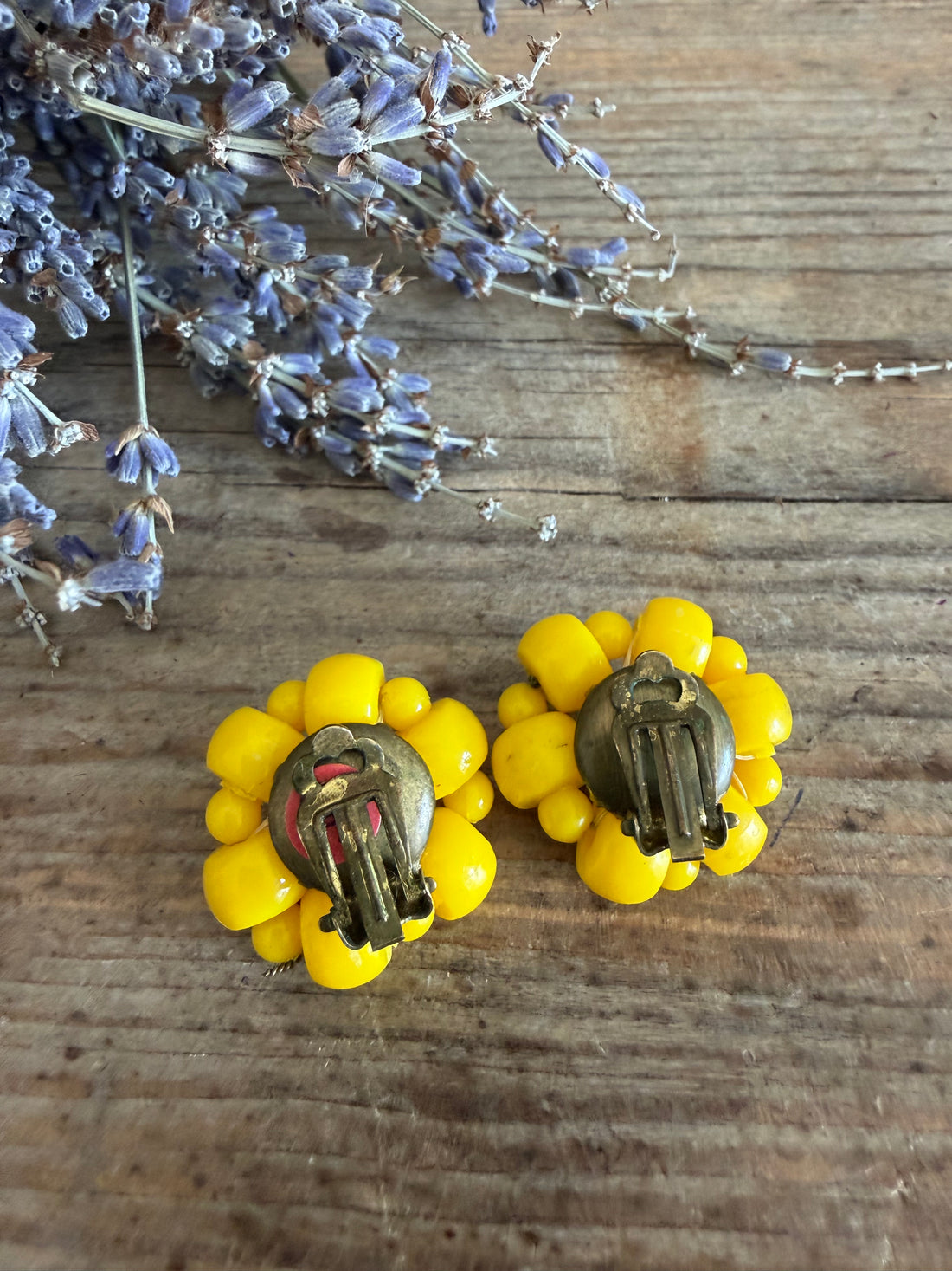 Vintage gele oorclips van kunststof - cluster oorbellen