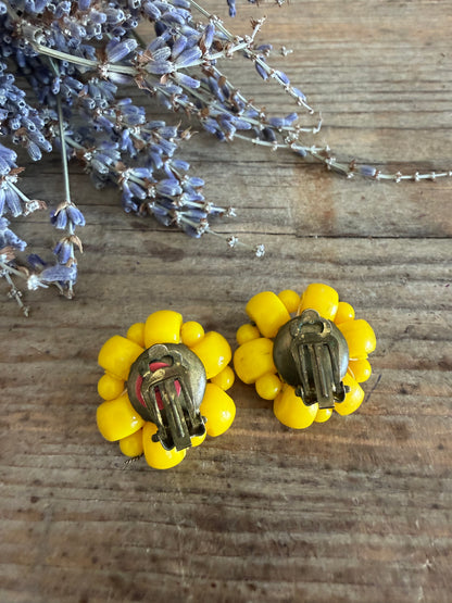 Vintage gele oorclips van kunststof - cluster oorbellen
