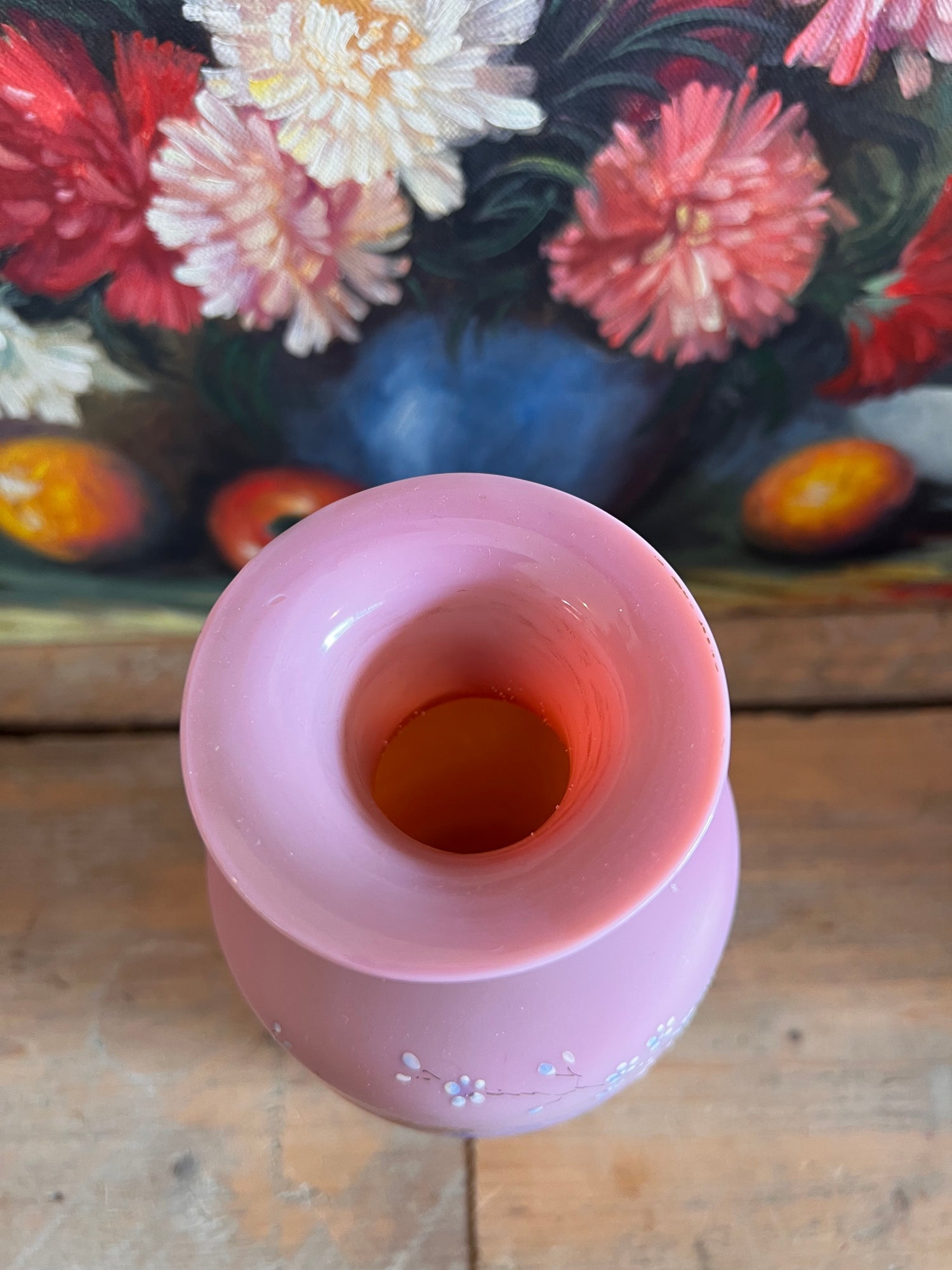 
antieke vaas, roze opaline vaas, Fragonard afbeelding vaas, vintage opaline glas, decoratieve antieke vaas, Fragonard glasvaas, romantische vaas, klassieke woondecoratie