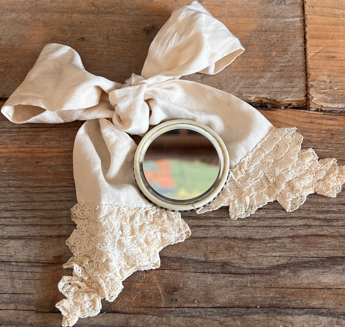 vintage spiegeltje voor in tas, spiegeltje Franse dame, retro handspiegeltje, compact spiegeltje vintage, spiegeltje pruikentijd, vintage make-up spiegel, stijlvol spiegeltje dames