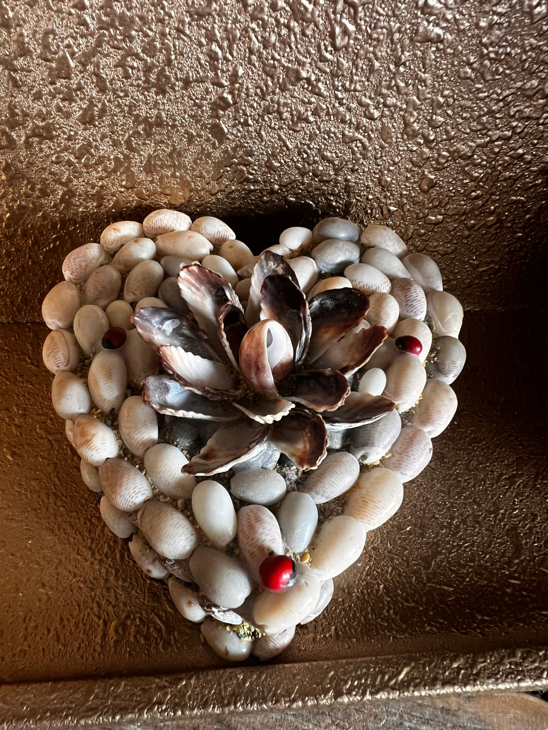 schelpendoosje hartvorm, schelpendoosje vintage kerst, schelpendoosje Zuid-Amerika, sieradendoosje hart, decoratief schelpendoosje, kerstgeschenk vintage, uniek schelpendoosje