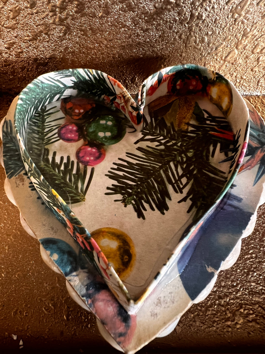 schelpendoosje hartvorm, schelpendoosje vintage kerst, schelpendoosje Zuid-Amerika, sieradendoosje hart, decoratief schelpendoosje, kerstgeschenk vintage, uniek schelpendoosje