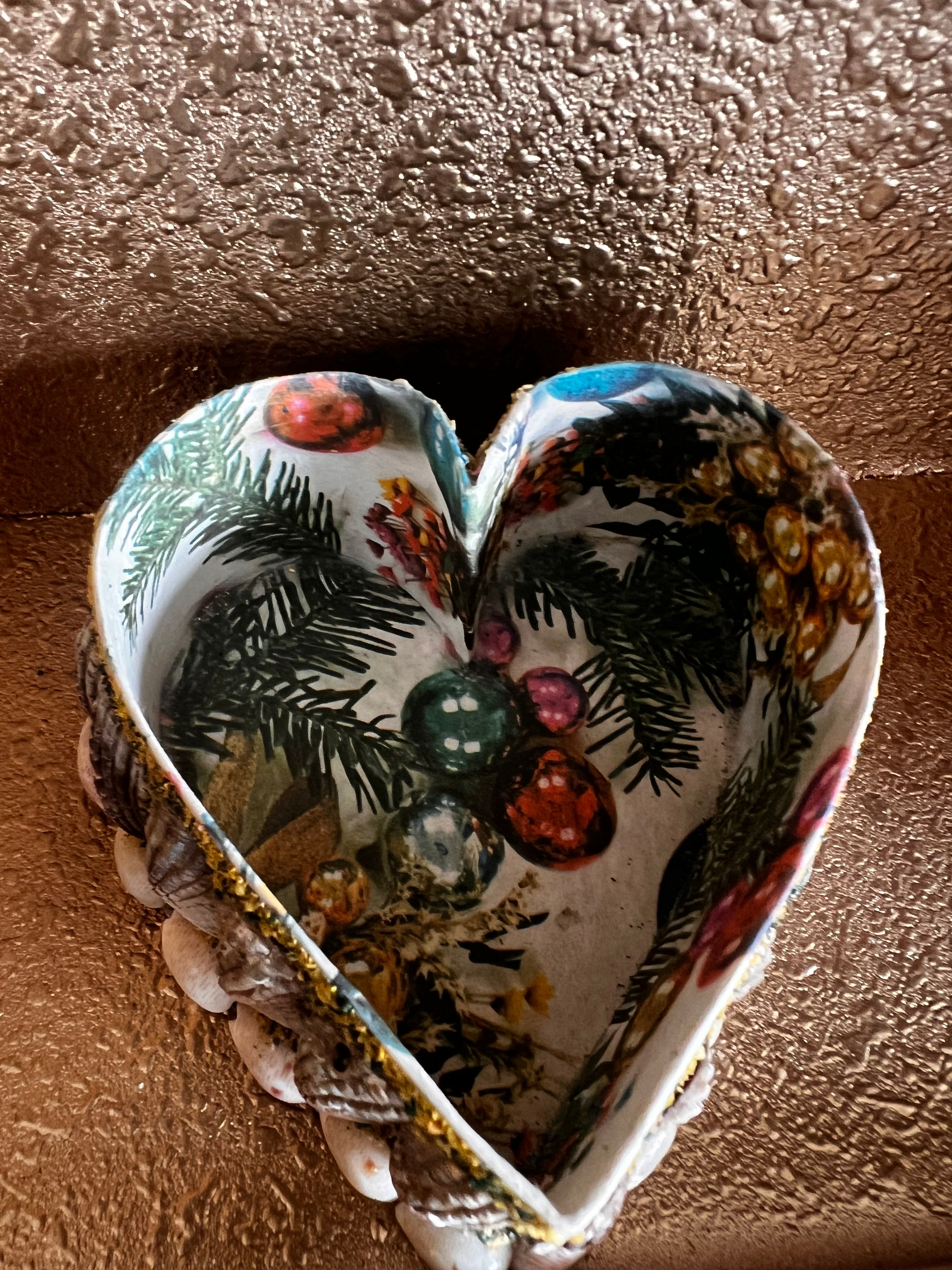 schelpendoosje hartvorm, schelpendoosje vintage kerst, schelpendoosje Zuid-Amerika, sieradendoosje hart, decoratief schelpendoosje, kerstgeschenk vintage, uniek schelpendoosje