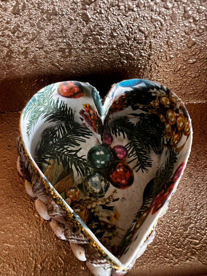schelpendoosje hartvorm, schelpendoosje vintage kerst, schelpendoosje Zuid-Amerika, sieradendoosje hart, decoratief schelpendoosje, kerstgeschenk vintage, uniek schelpendoosje