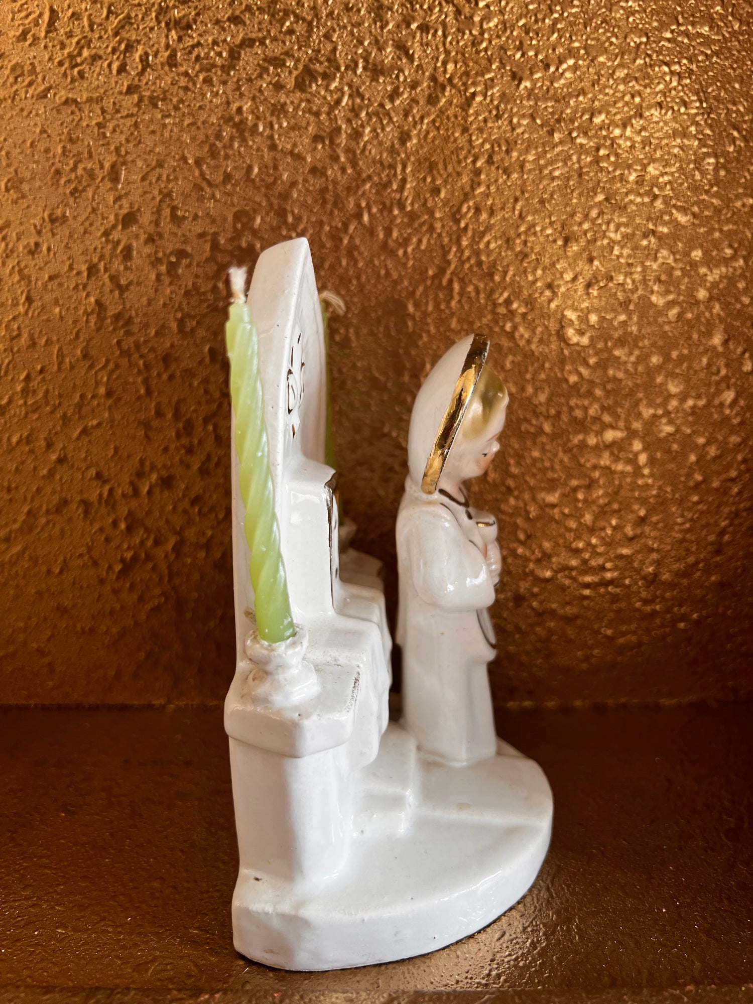 devoot kandelaartje vintage, kandelaartje eerste communie, beeldje dienaartje, altaar kandelaartje, cadeau eerste communie, religieus kandelaartje, vintage kaarsenhouder, kleine verjaardagskaarsjes houder.