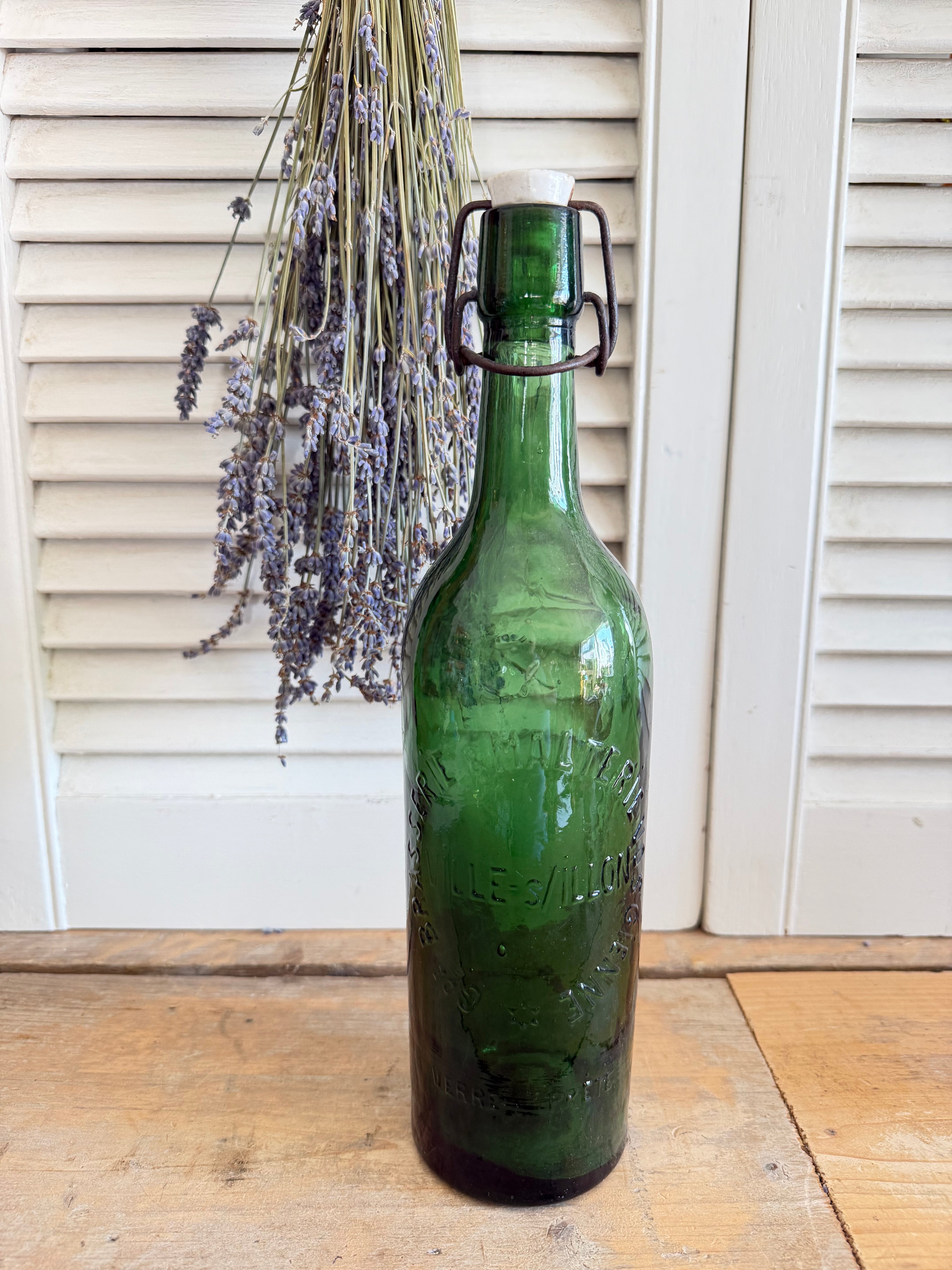 Antieke Franse bierfles, oude bierfles beugelsluiting, groene glazen fles, Franse brasserie fles, oude fles met porseleinen dop, Franse keuken decoratie, Sofia&
