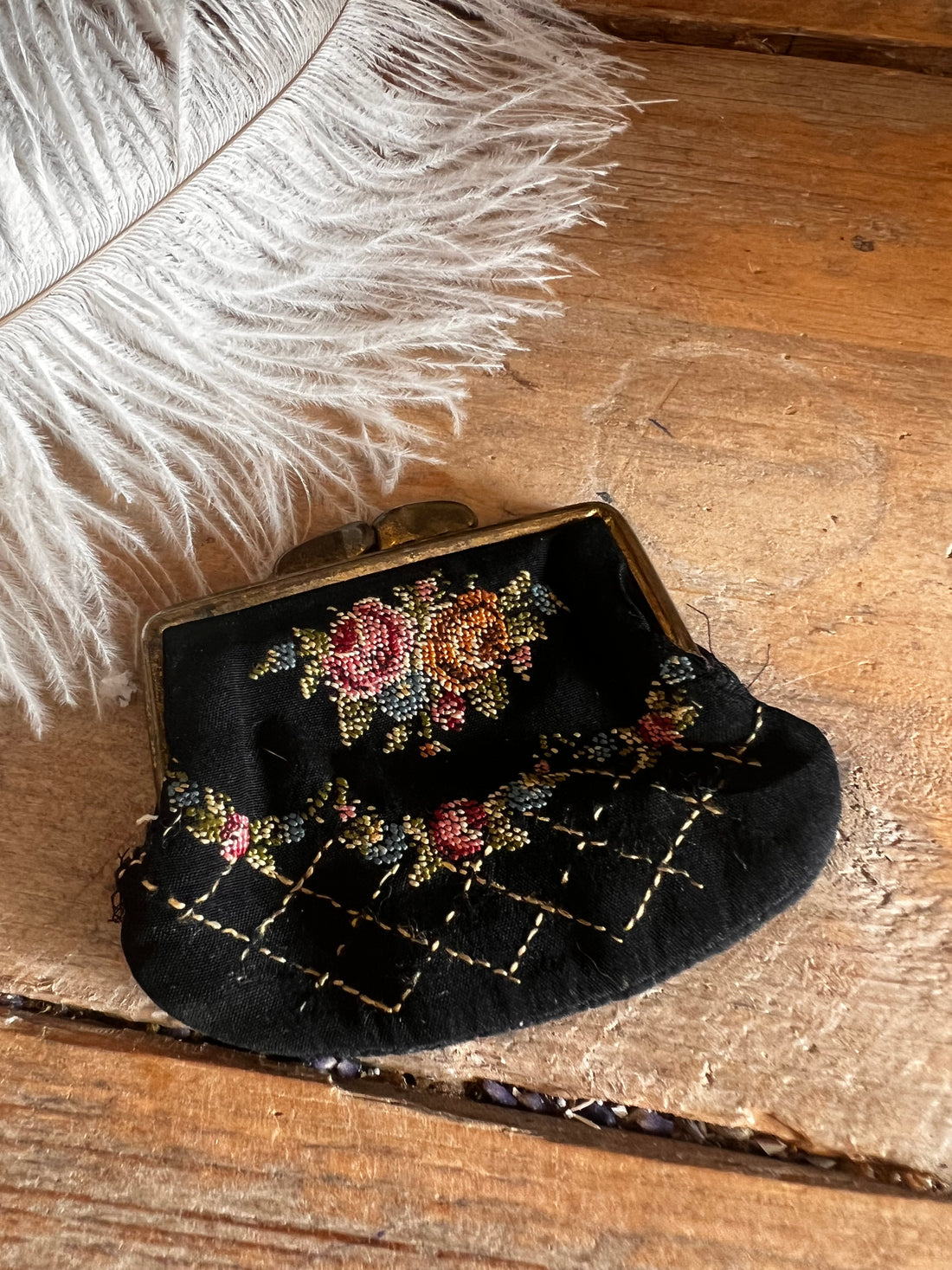 petit point portemonnee, vintage portemonneetje, jaren 50 portemonnee, handgeborduurde portemonnee, retro portemonneetje, gebruikte vintage portemonnee, petit point accessoires, unieke portemonnee dames, vintage handtas accessoires