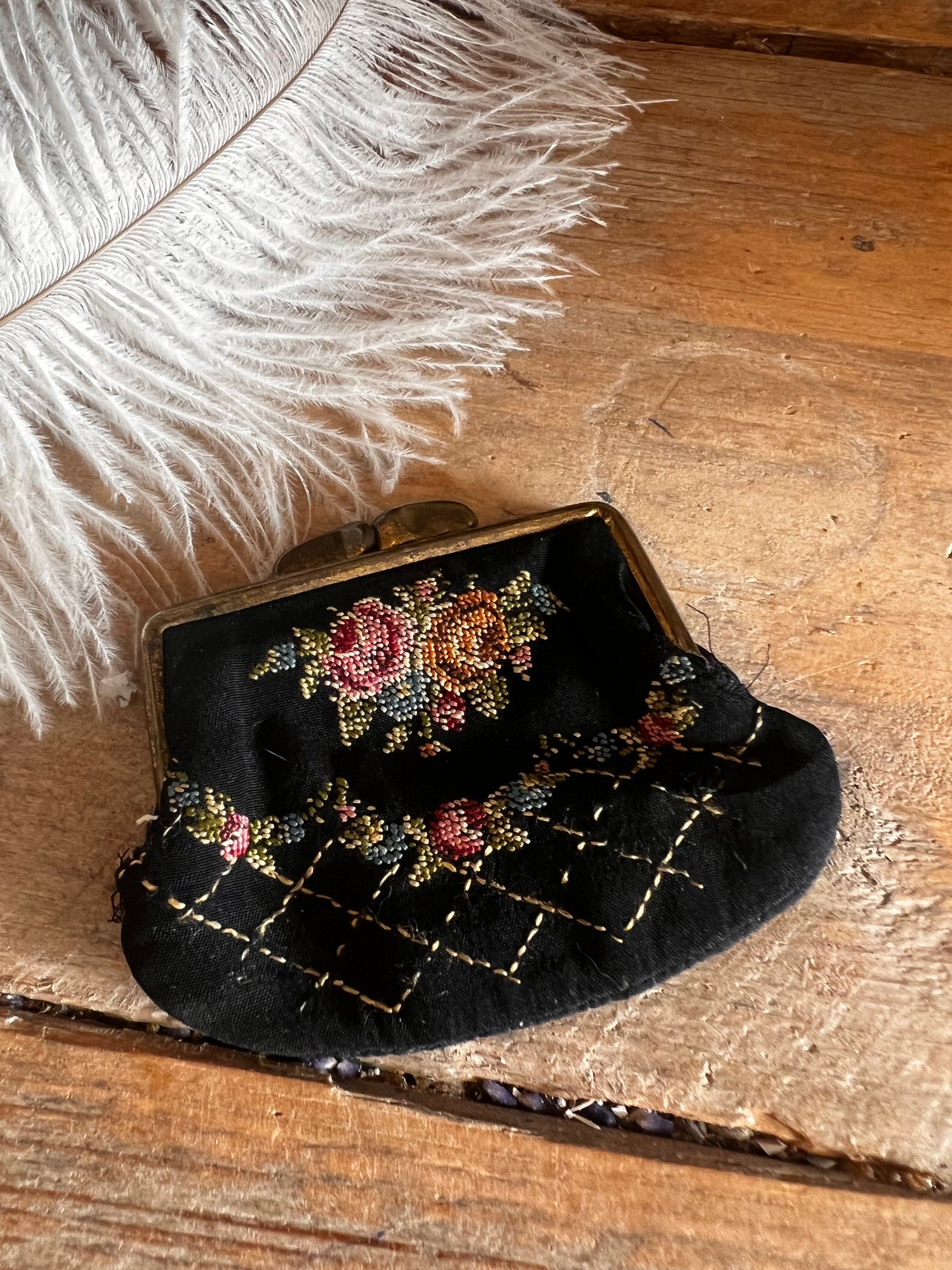 petit point portemonnee, vintage portemonneetje, jaren 50 portemonnee, handgeborduurde portemonnee, retro portemonneetje, gebruikte vintage portemonnee, petit point accessoires, unieke portemonnee dames, vintage handtas accessoires