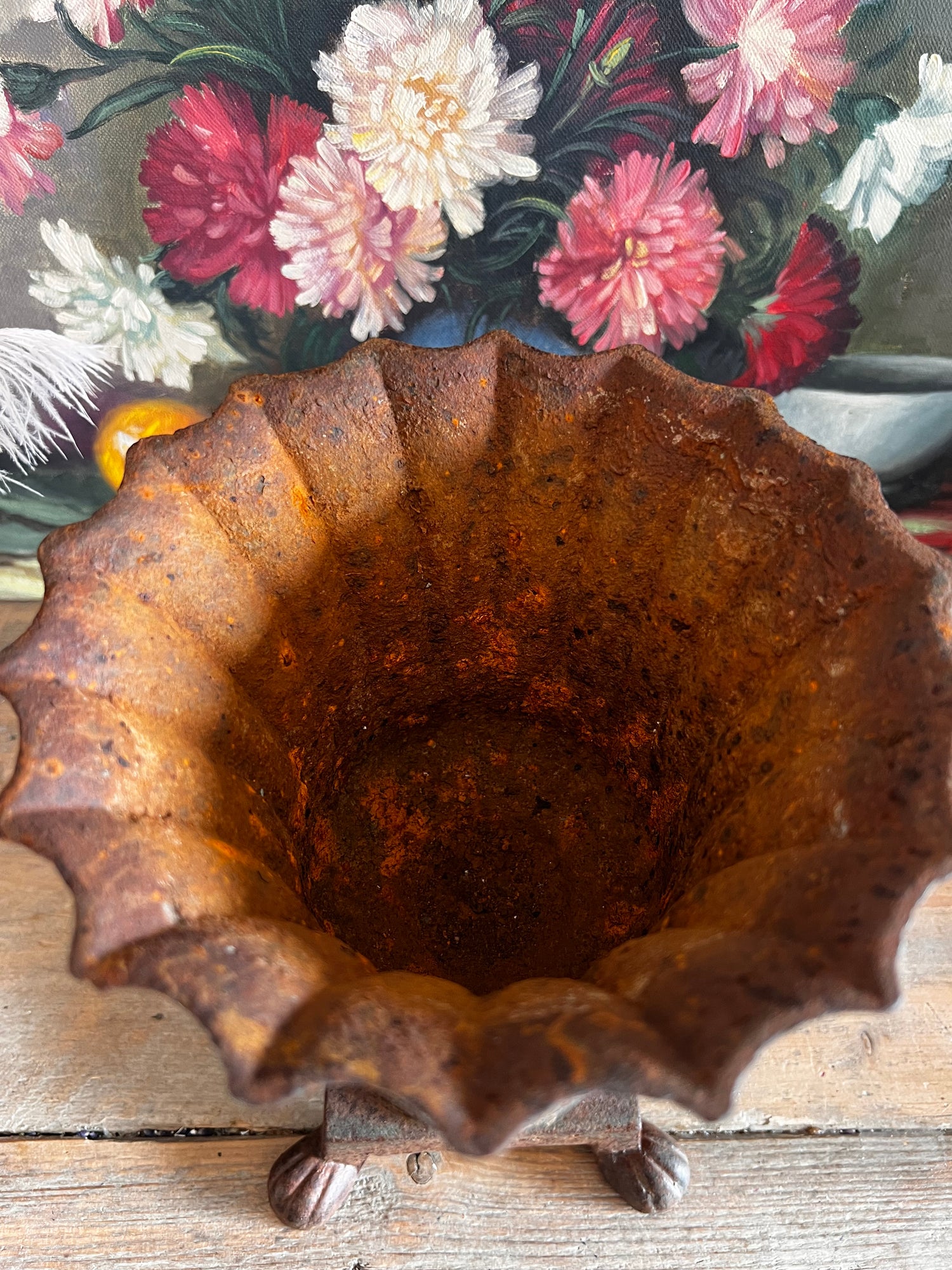 gietijzeren vaas Frankrijk, Calyx vaas gietijzer, vintage gietijzeren vaas, Franse gietijzeren decoratie, gietijzeren bloemenvaas, industriële Franse vaas, robuuste vintage vaas.