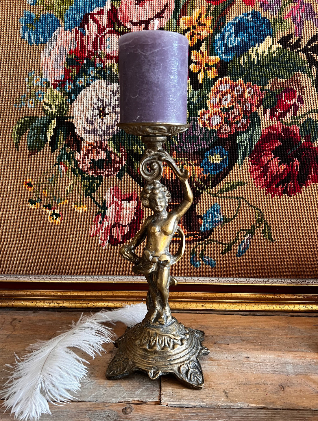 antieke messing kandelaar, engel kandelaar, vintage messing kandelaar, decoratieve kaarsenhouder, klassieke kandelaar messing, sfeerverlichting antiek, engel decoratie kandelaar