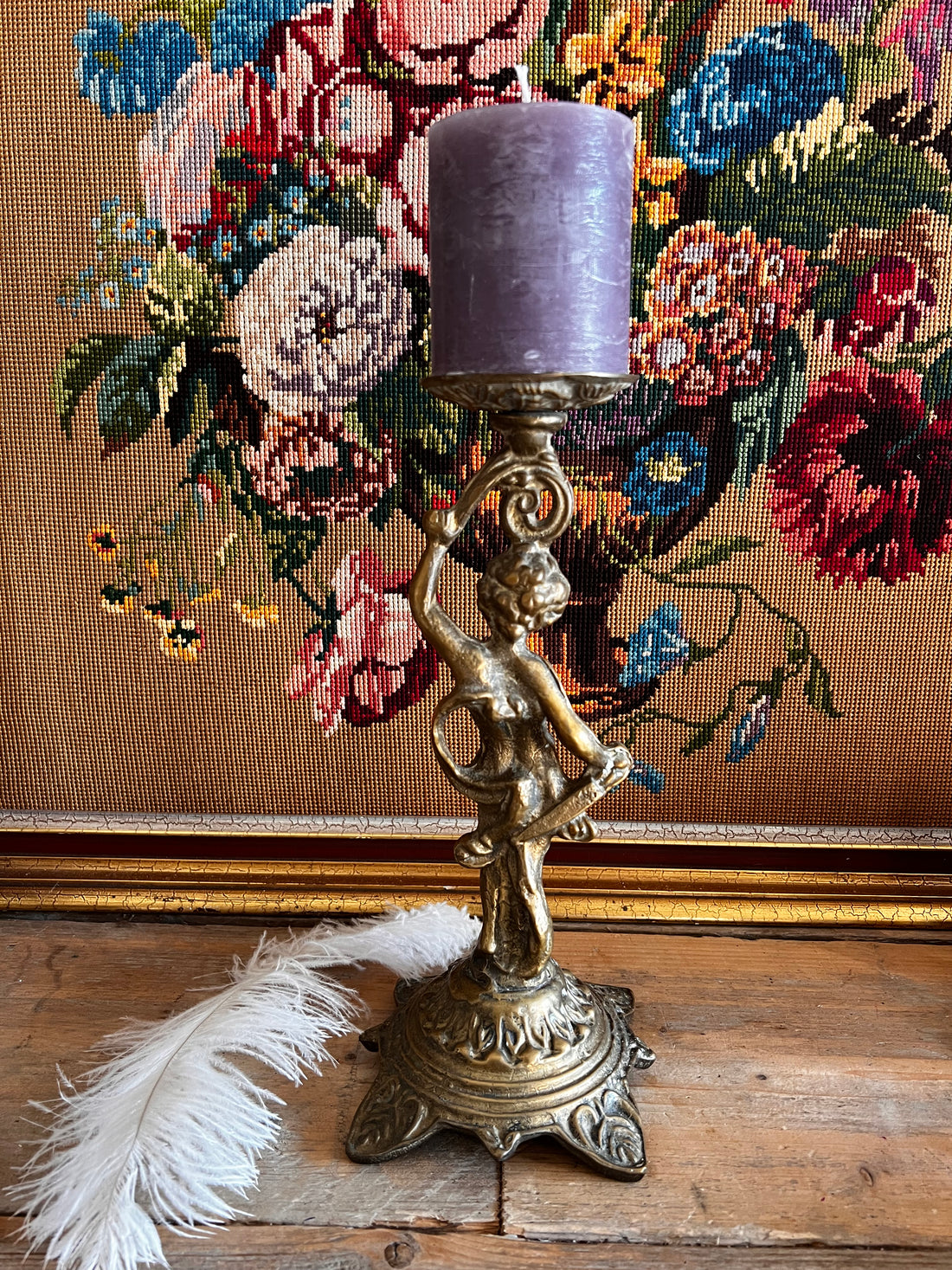 antieke messing kandelaar, engel kandelaar, vintage messing kandelaar, decoratieve kaarsenhouder, klassieke kandelaar messing, sfeerverlichting antiek, engel decoratie kandelaar