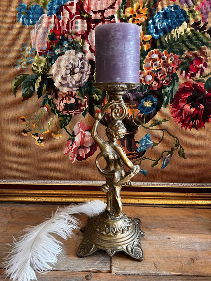 antieke messing kandelaar, engel kandelaar, vintage messing kandelaar, decoratieve kaarsenhouder, klassieke kandelaar messing, sfeerverlichting antiek, engel decoratie kandelaar