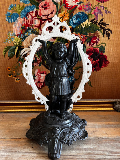 Antieke gietijzeren putti - zwart