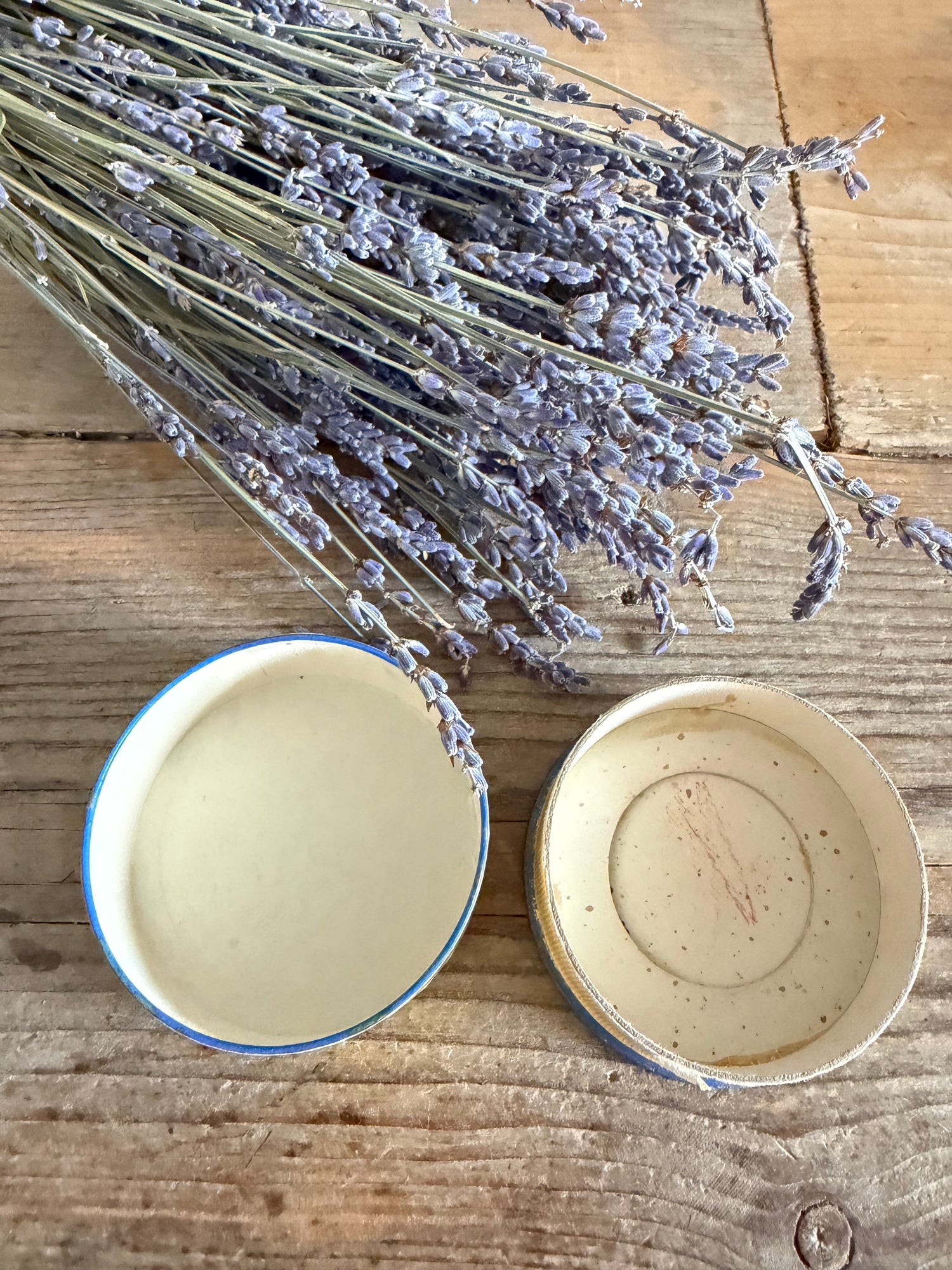Houbigant Paris, Quelques Fleurs Houbigant, antieke poederdoos, vintage poederdoos, Franse parfumdoos, Houbigant poeder, boudoir antiek, vintage poederverpakking, oude cosmeticadoos, Sofia&