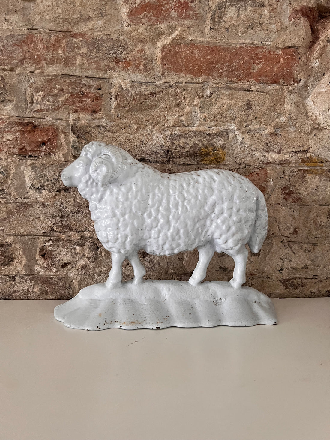 Gietijzeren deurstopper wit schaap