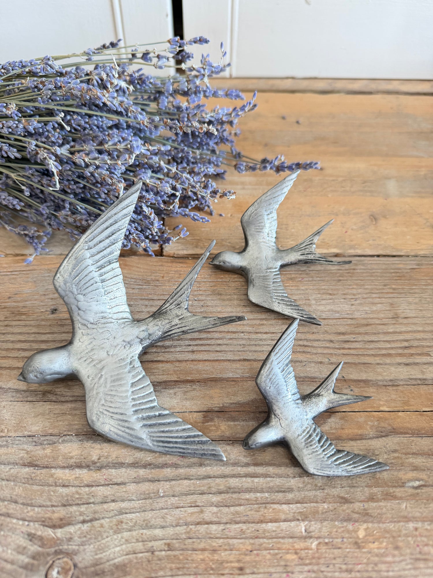 Vintage tinnen zwaluwen, gemerkte tinnen vogels, zwaluwen wanddecoratie, metalen zwaluwen, tinnen zwaluwen, Franse brocante, vintage vogels, Sofia&