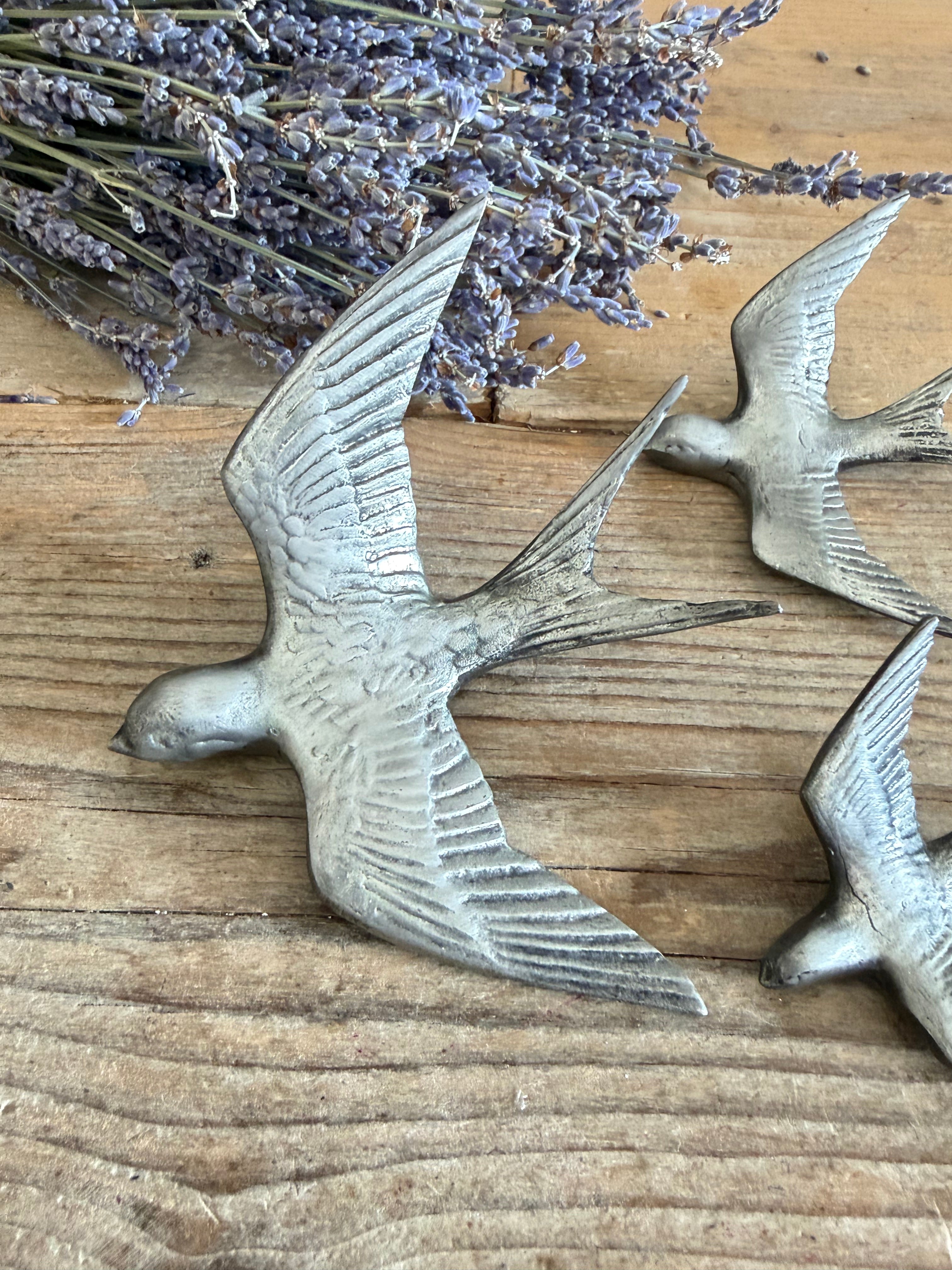 Vintage tinnen zwaluwen, gemerkte tinnen vogels, zwaluwen wanddecoratie, metalen zwaluwen, tinnen zwaluwen, Franse brocante, vintage vogels, Sofia&