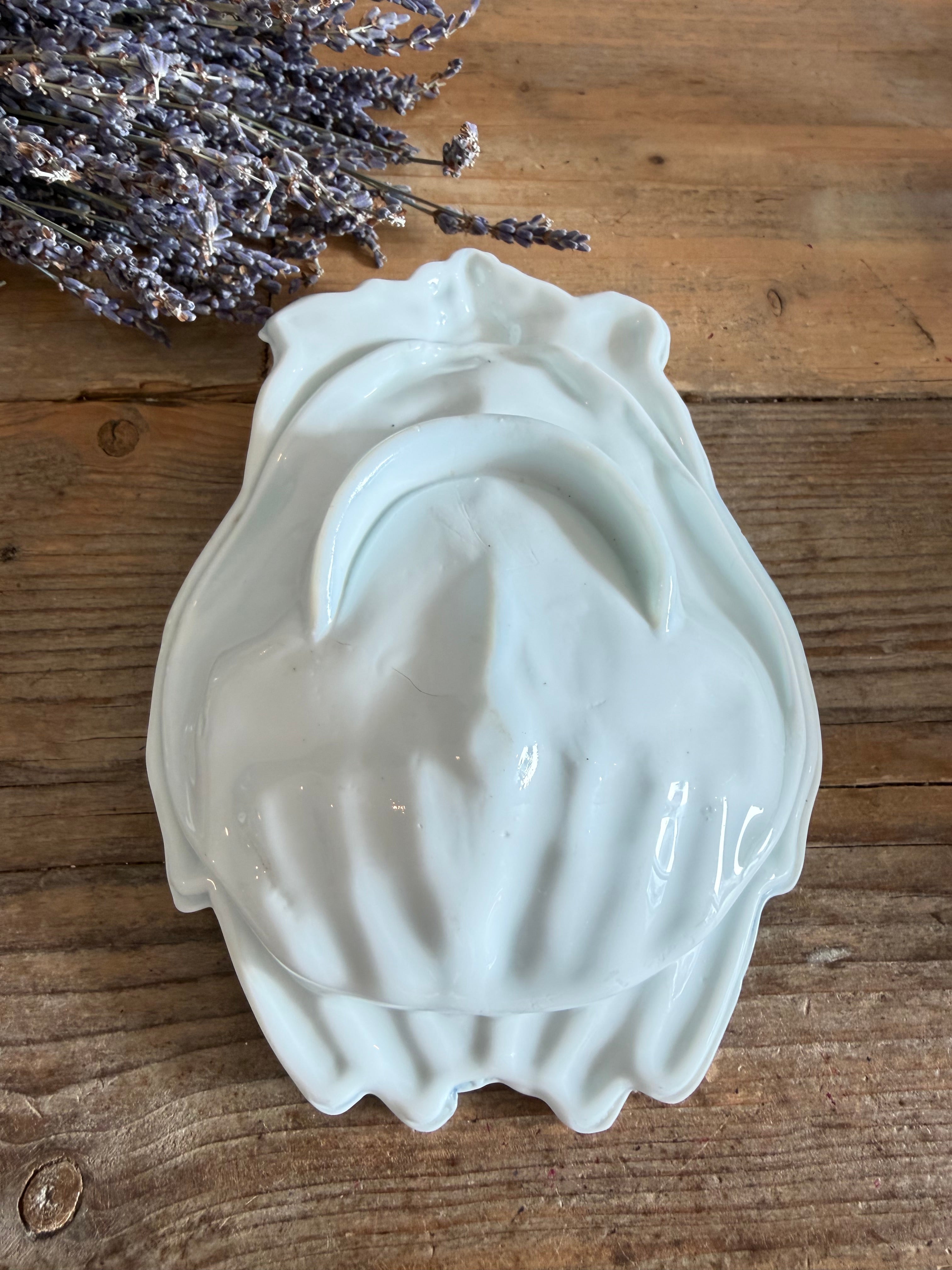 Vintage opaline handschaal met druiven, Queen victoria hands, victoriaanse handen van glas, handen schaal, vide poche van opaline glas, Sofia&