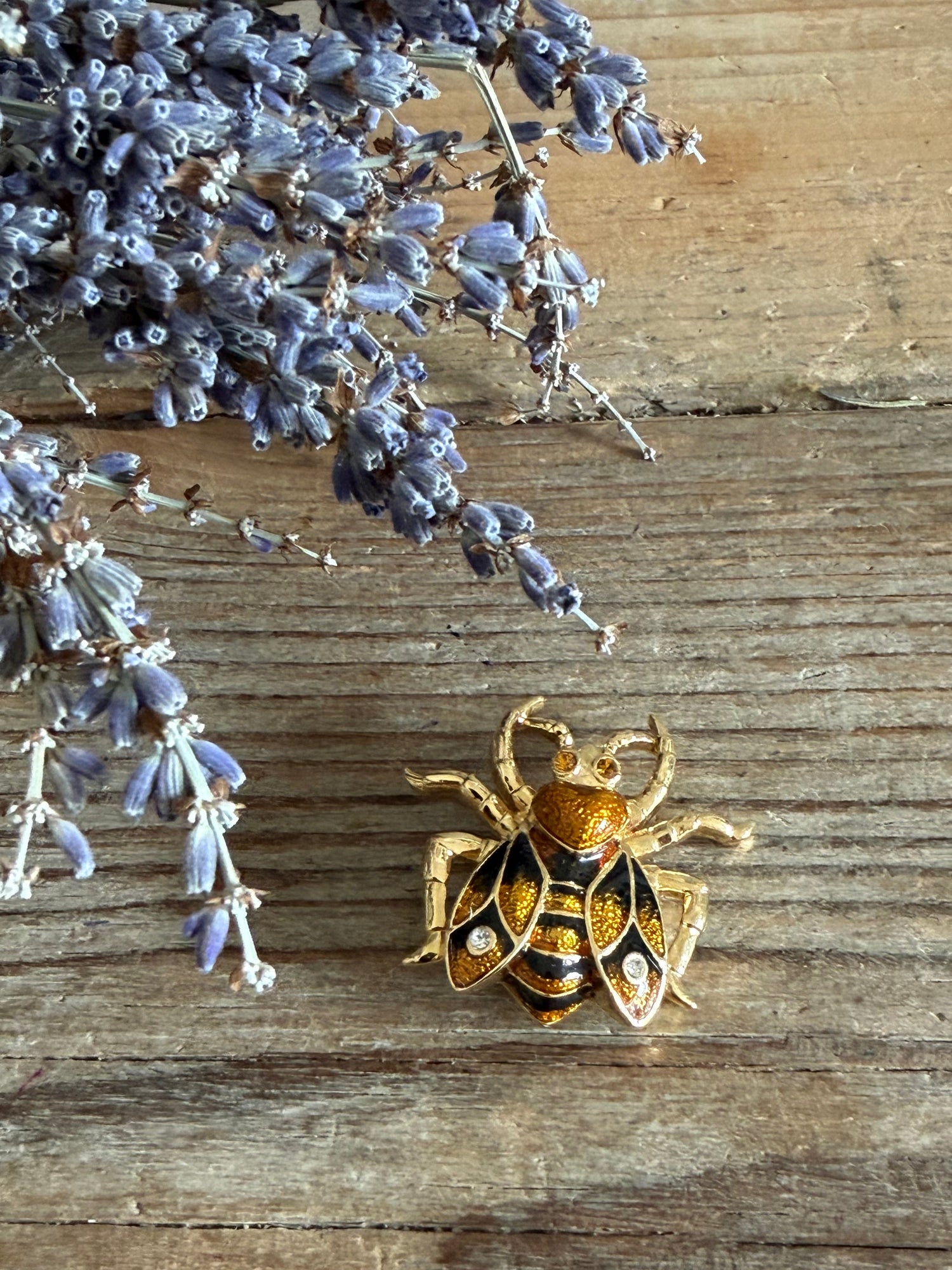 Vintage insectenbroche in goud, zwart en amber, vintage sieraden, vintage broche, Sofia&