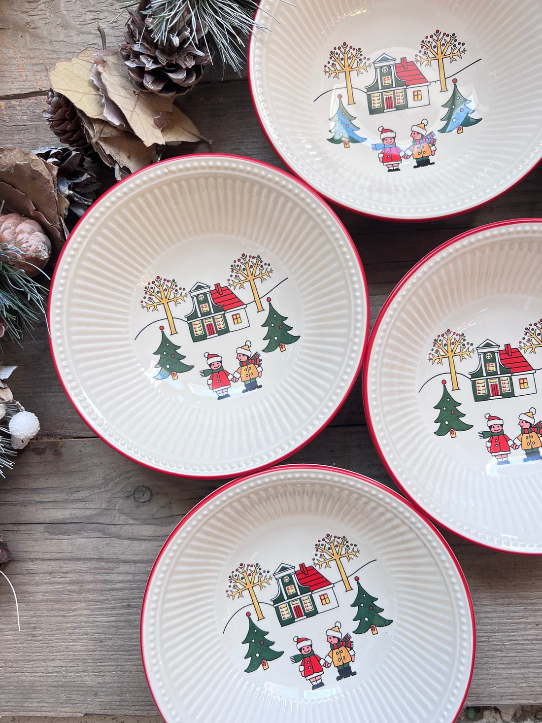 Windsor Christmas papschaaltje, Wedgwood kerst servies, kerst ontbijtborden, feestelijk porselein, kerst servies porselein, luxe kerst servies, kerst cadeau Wedgwood