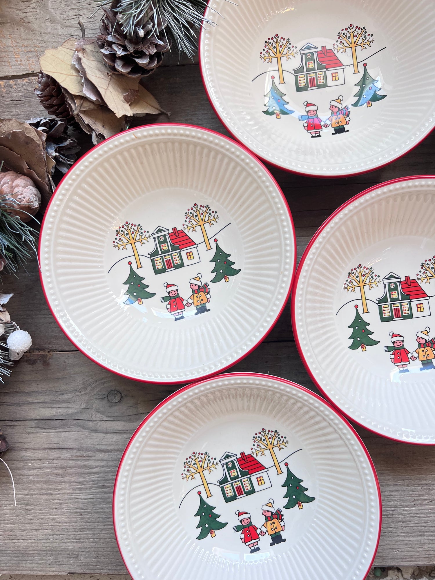 Windsor Christmas papschaaltje, Wedgwood kerst servies, kerst ontbijtborden, feestelijk porselein, kerst servies porselein, luxe kerst servies, kerst cadeau Wedgwood