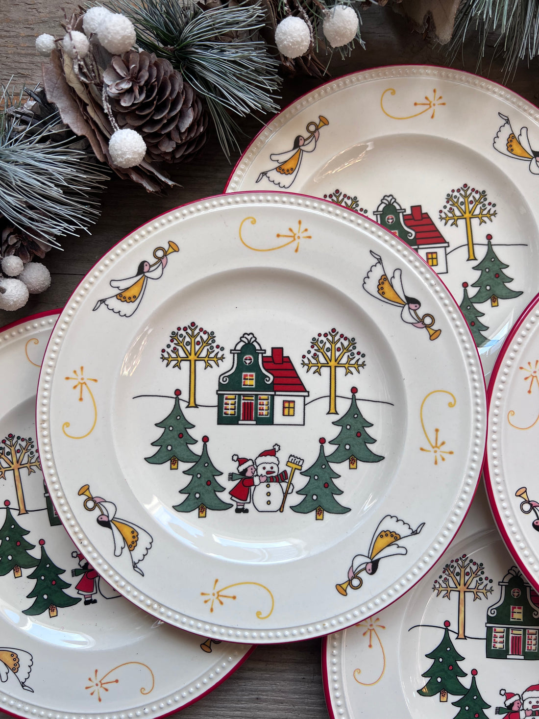 Windsor Christmas gebaksbord, Wedgwood kerst servies, kerst gebaksbord porselein, feestelijk servies kerst, luxe kersttafel, duurzaam kerst servies, kerst cadeaus porselein