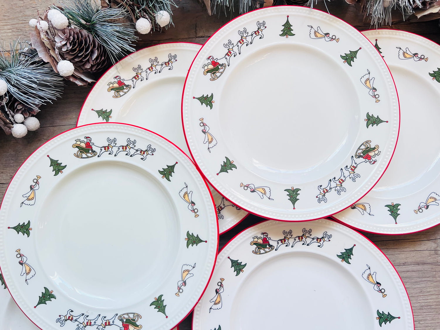 Windsor Christmas ontbijtbord Wedgwood, Wedgwood kerstservies, vintage kerstontbijtbord, kerstontbijtbord nieuwstaat, feestelijk ontbijtservies, Wedgwood kerstcollectie, Windsor Christmas bord kopen, kerstservies Wedgwood, elegant kerstontbijtbord.