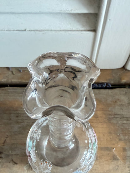 Vintage glazen vaasje met bloemetjes