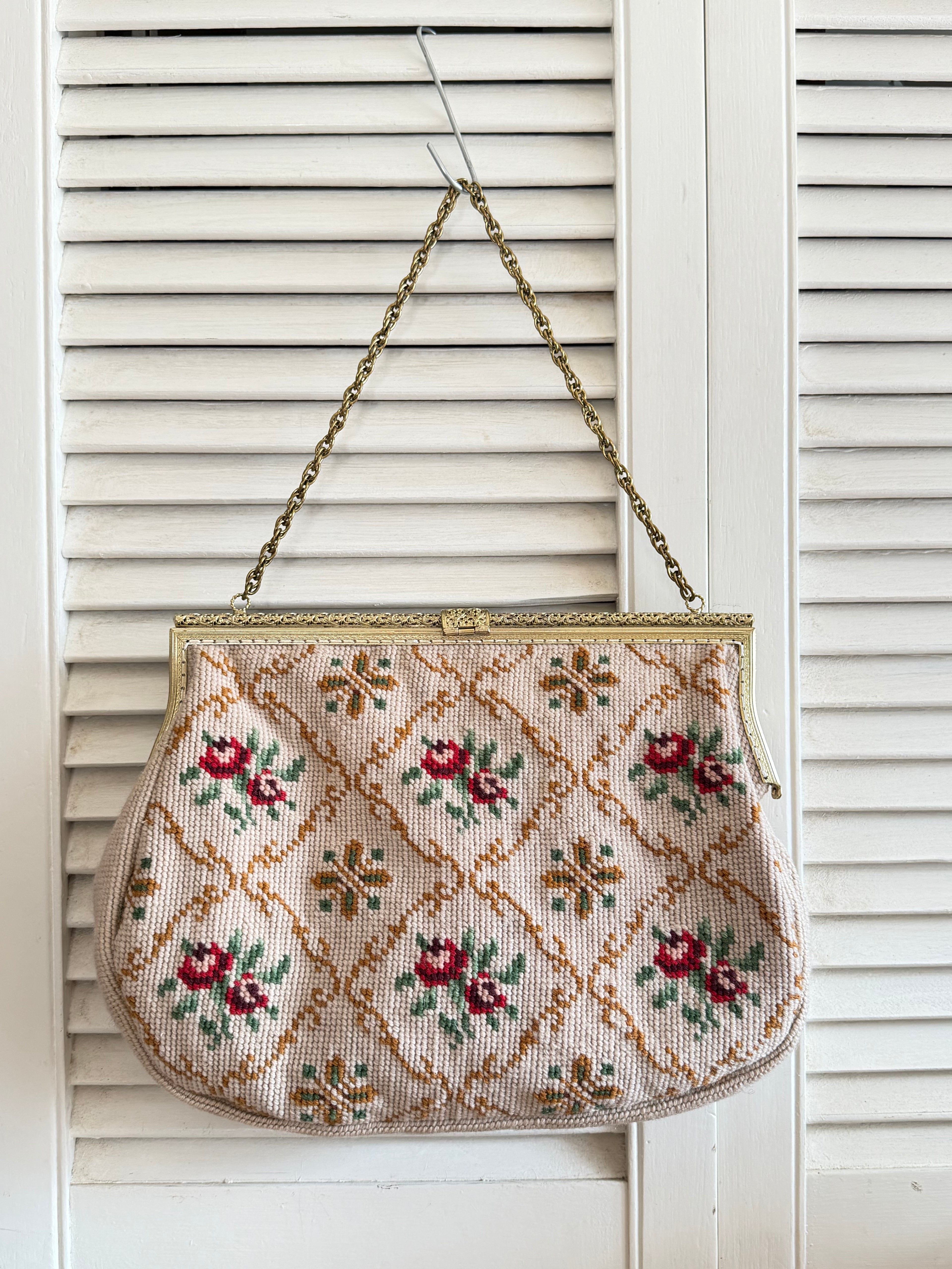Vintage gobelin handtas met rozen en goudkleurige beugel, Sofia&