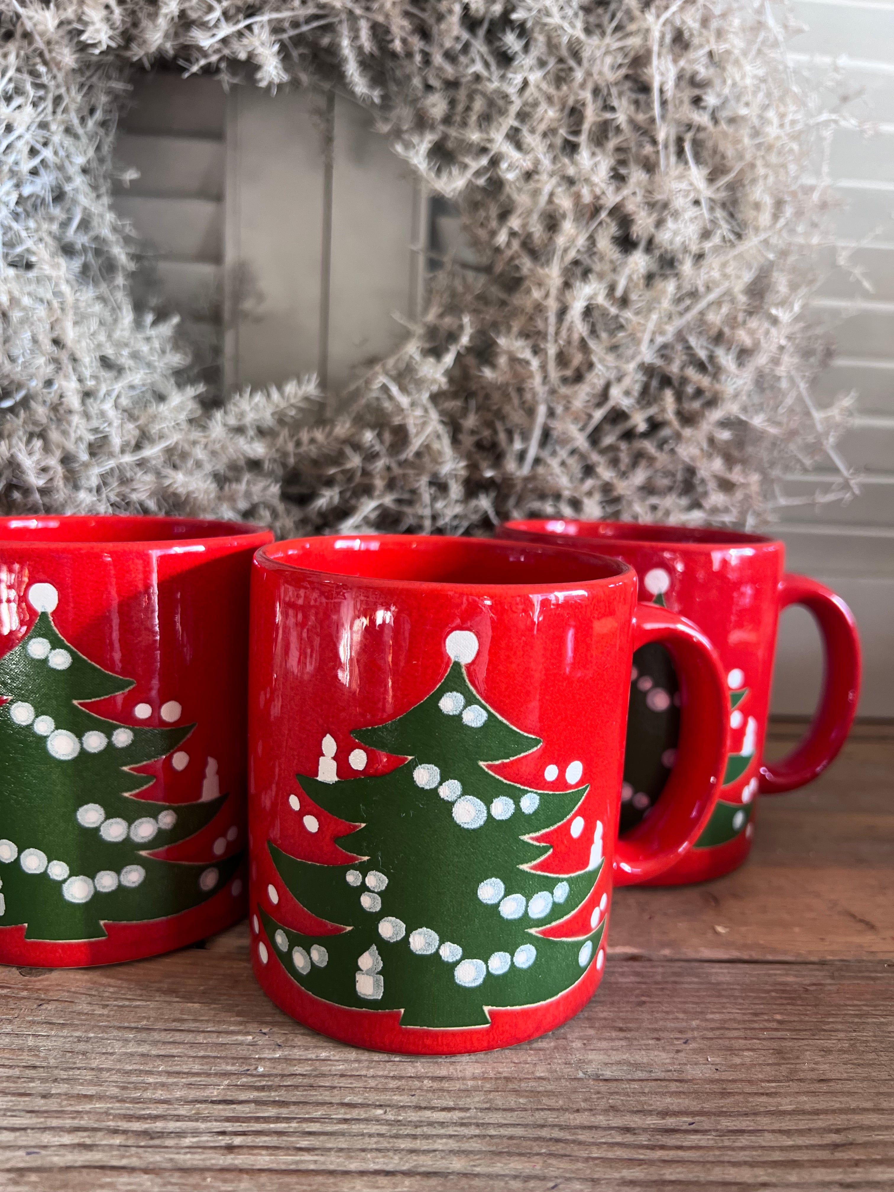 Waechtersbach mok, kerstmok aardewerk, Christmas Tree mok, Waechtersbach servies, kerst servies aardewerk, mok met kerstboom, feestelijke mok, kerstkoffiemok, kerstcadeau mok.