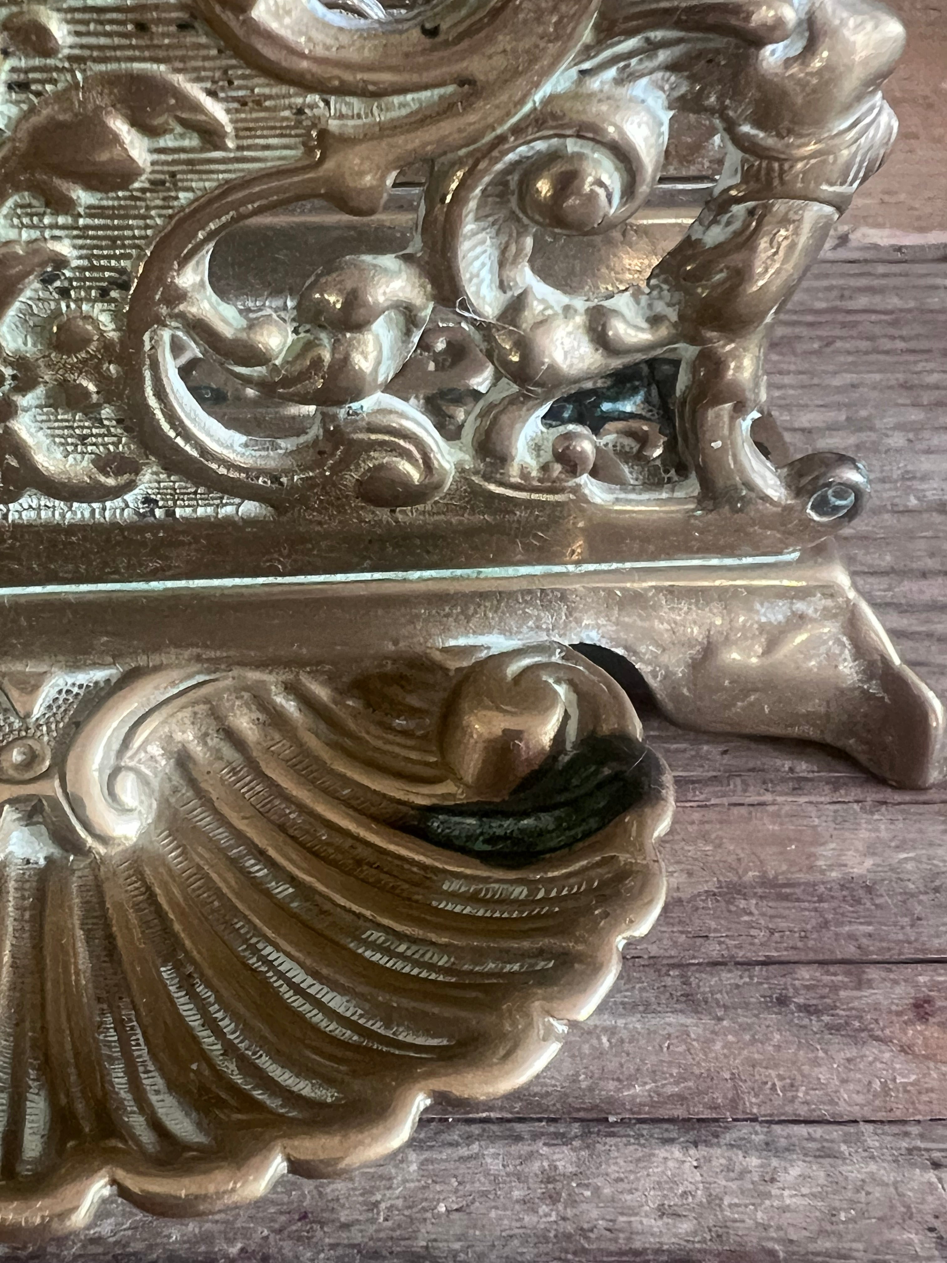 vintage brievenhouder messing, Art Nouveau brievenhouder, messing bureau organizer, vintage bureau accessoire, Art Nouveau design, brievenhouder klassiek, messing posthouder, stijlvolle brievenhouder, bureau organizer vintage.