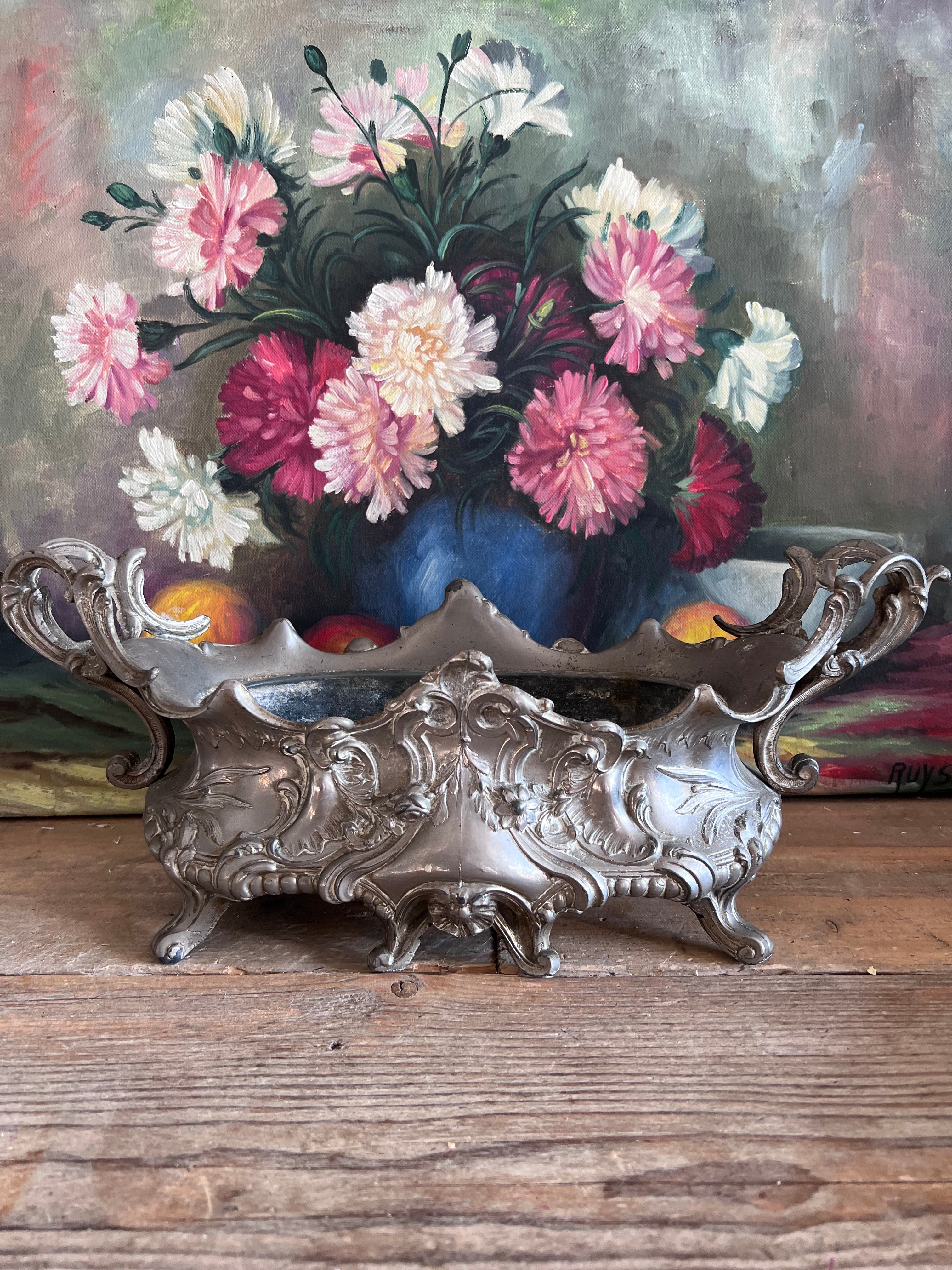 antieke Franse jardinière, tinnen jardinière circa 1900, vintage plantenbak tin, Franse vintage decoratie, antieke tuinaccessoires, klassieke tinnen plantenbak, oude Franse jardinière, decoratieve plantenbak.