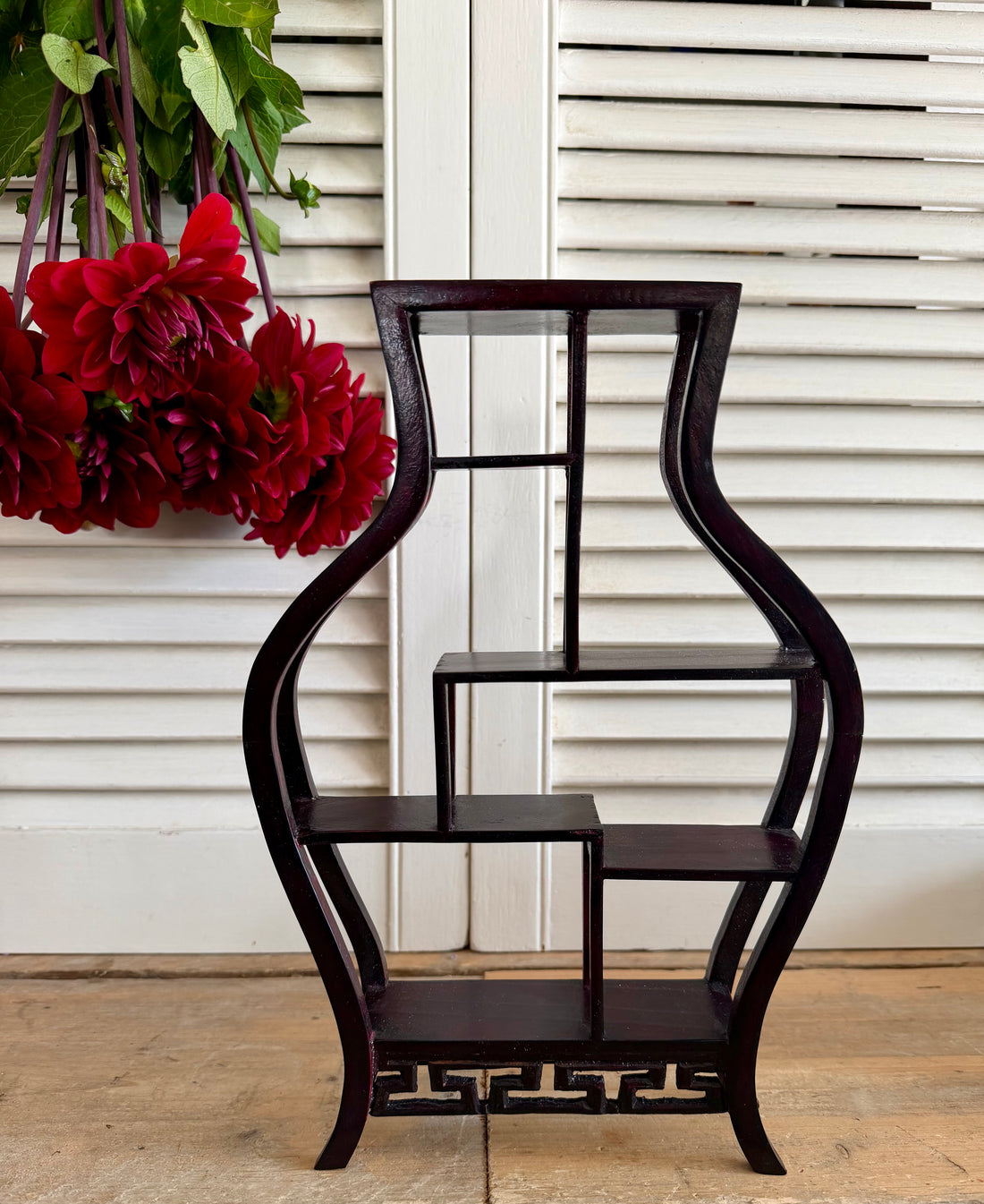vintage houten etagere, Aziatisch houten rekje, Chinees decoratief rekje, oosters interieur, klein rekje, Sofia&