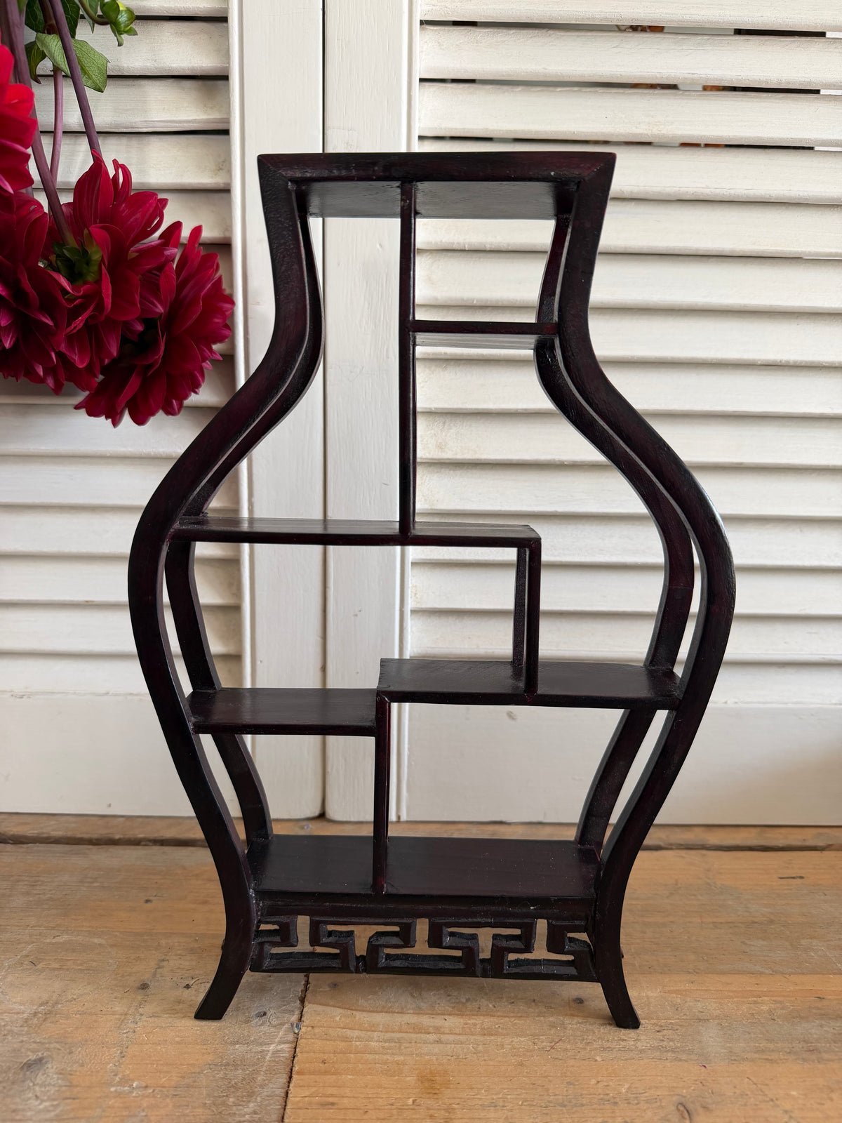 vintage houten etagere, Aziatisch houten rekje, Chinees decoratief rekje, oosters interieur, klein rekje, Sofia&