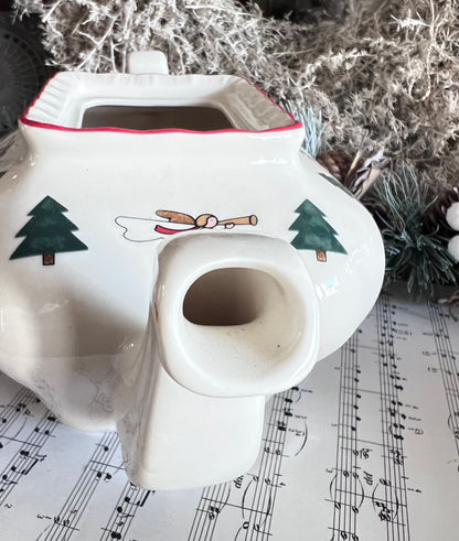 Mason’s Christmas Village theepot, kerst theepot keramiek, Christmas Village collectie, nieuwe kersttheepot, feestelijke theepot, Mason’s ceramics, limited edition theepot, kerstartikel keramiek