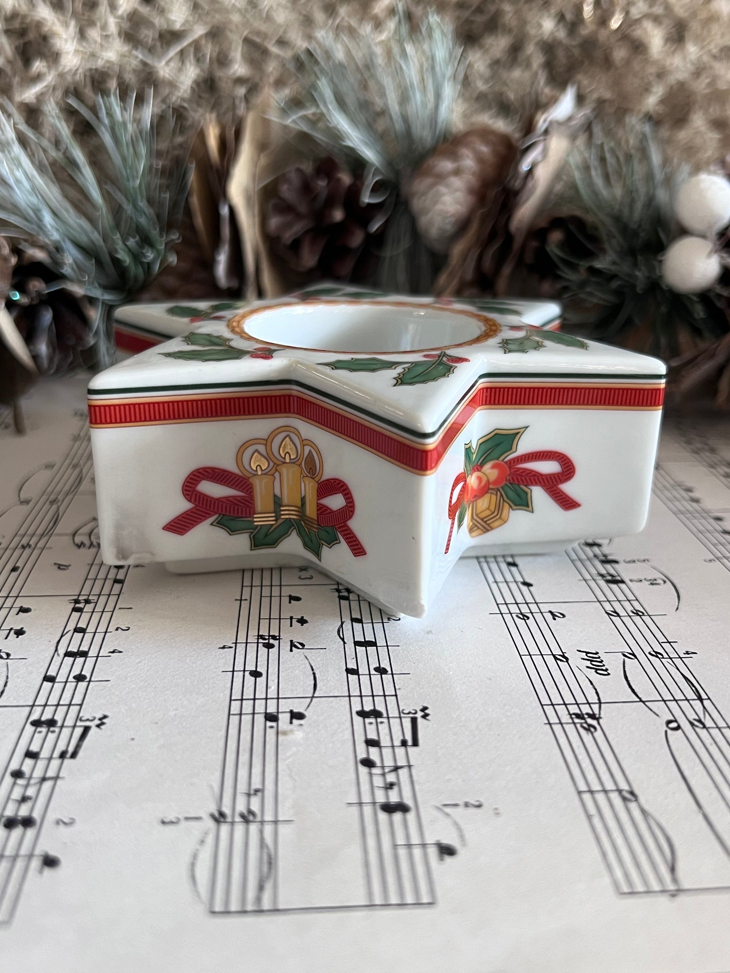 waxinelichthouder ster, waxinelichthouder porselein, Hutschenreuther waxinelichthouder, stervormige waxinelichthouder, sfeerverlichting waxinelicht, porseleinen waxinelichthouder, kerstdecoratie ster, feestelijke waxinelichthouder