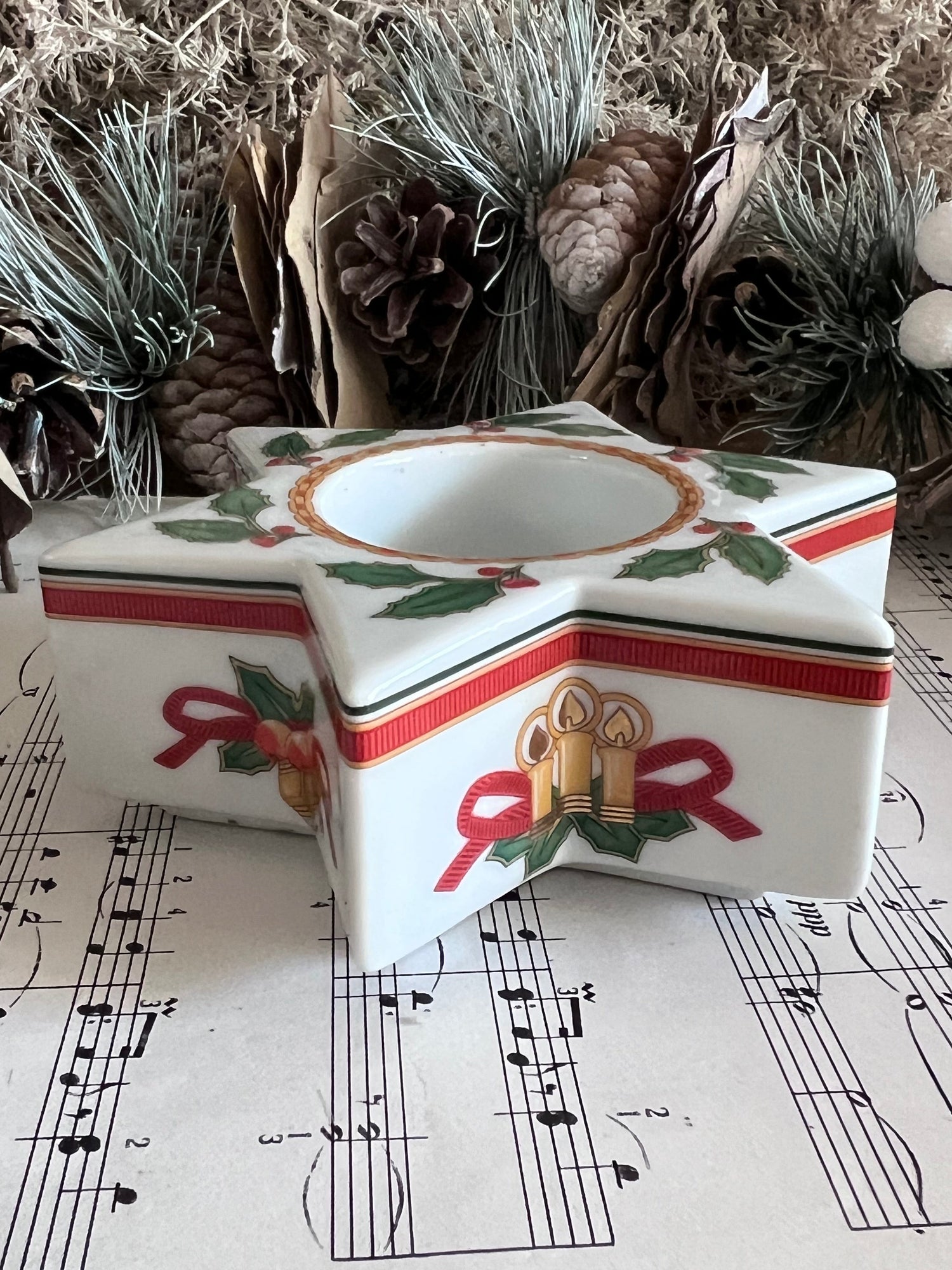 waxinelichthouder ster, waxinelichthouder porselein, Hutschenreuther waxinelichthouder, stervormige waxinelichthouder, sfeerverlichting waxinelicht, porseleinen waxinelichthouder, kerstdecoratie ster, feestelijke waxinelichthouder