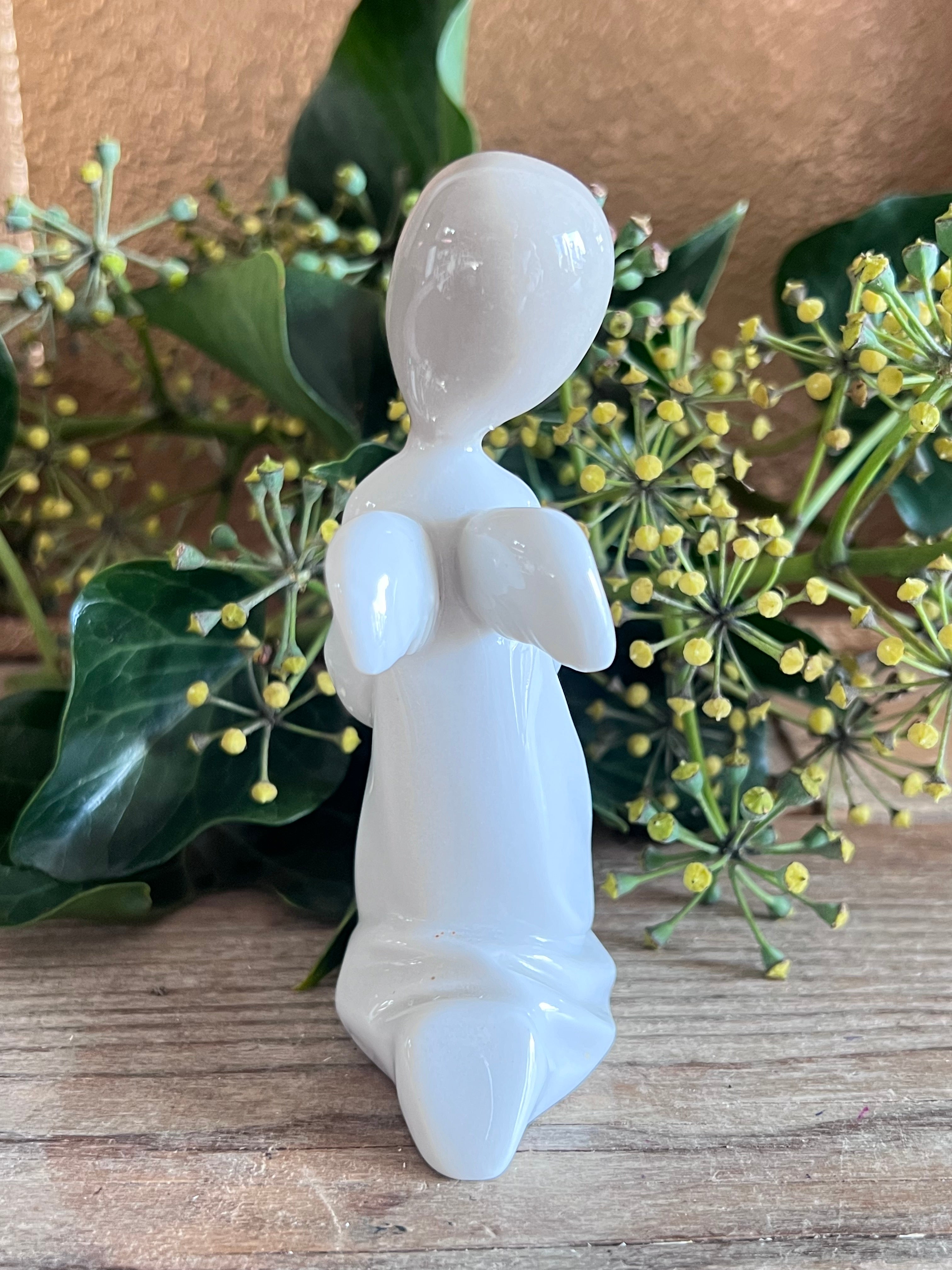 Lladró biddende engel, vintage Lladró beeldje, porseleinen engel beeldje, biddende engel porselein, spirituele decoratie, Lladró vintage kopen, porseleinen beeldje, engel decoratie, religieuze geschenken, Lladró collectie.