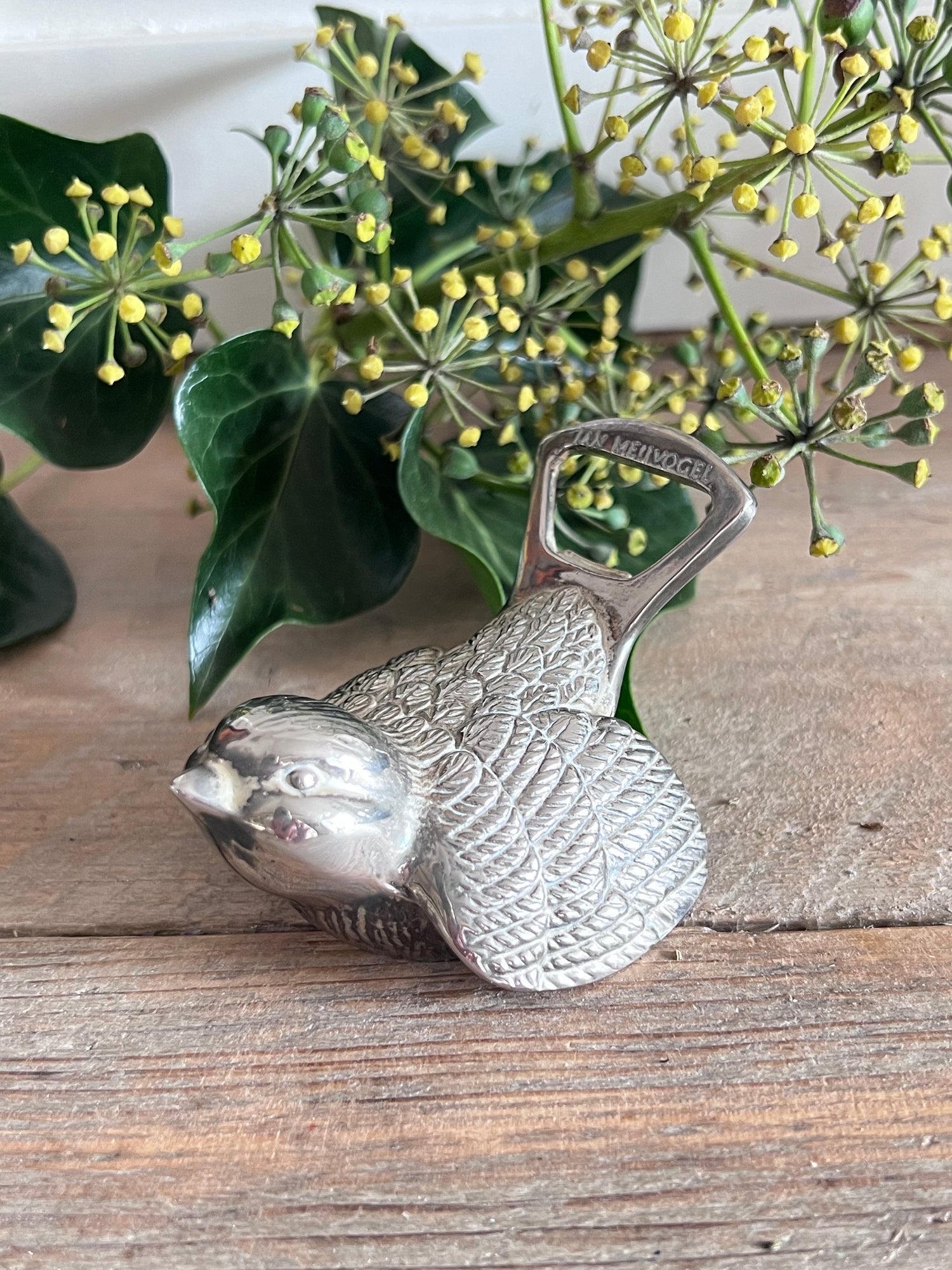 Jam Meuvogel flesopener, zilverkleurige flesopener, vintage flesopener, retro flesopener, metalen flesopener, flesopener vintage stijl, unieke flesopener, Jam Meuvogel opener.