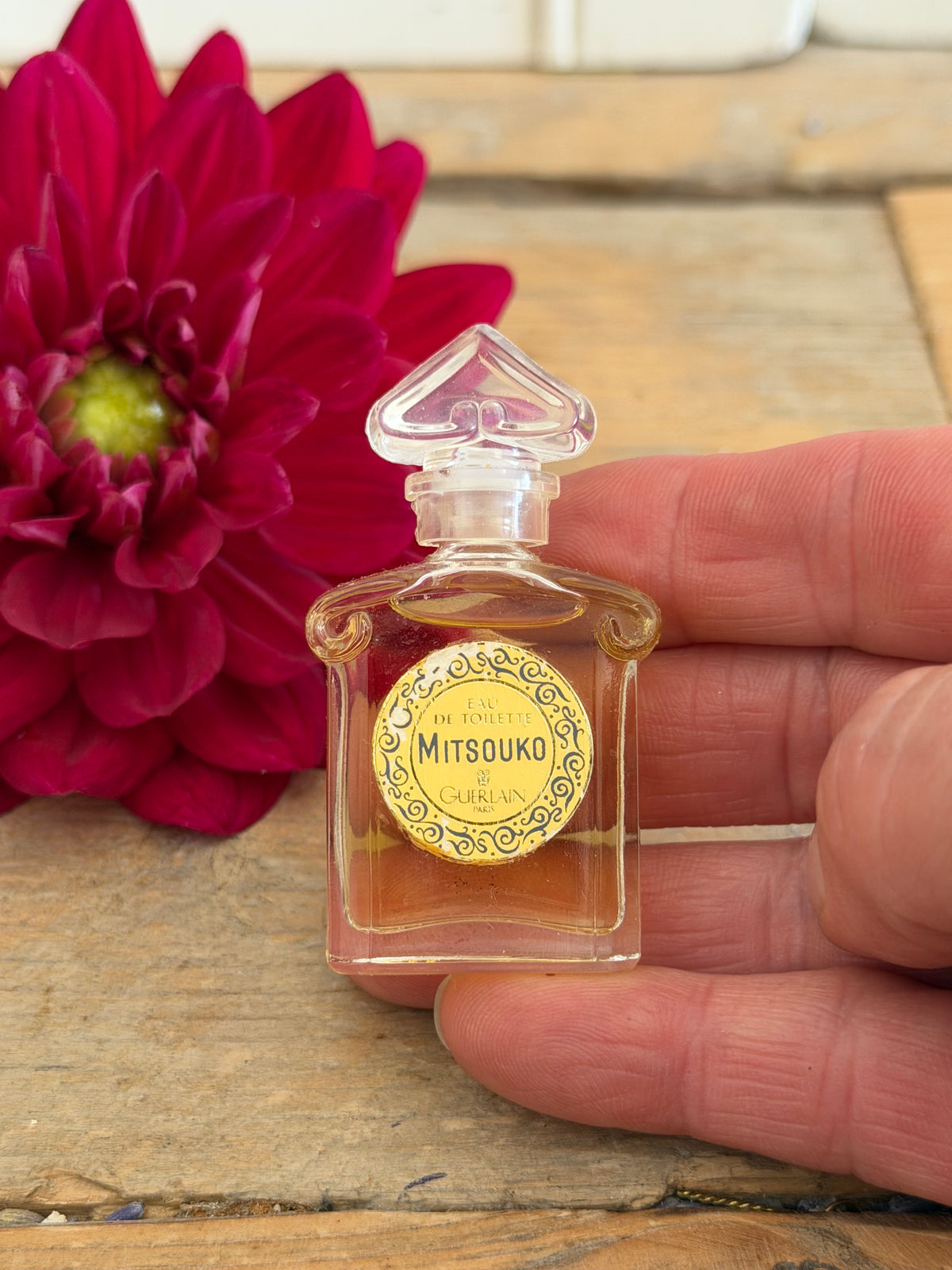Vintage Guerlain Mitsouko eau de toilette miniatuur met hartvormige stop, Frans parfumflesje, Sofia&