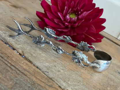 Vintage verzilverde suikertang met bloemmotief , antieke suikertang, Sofia&