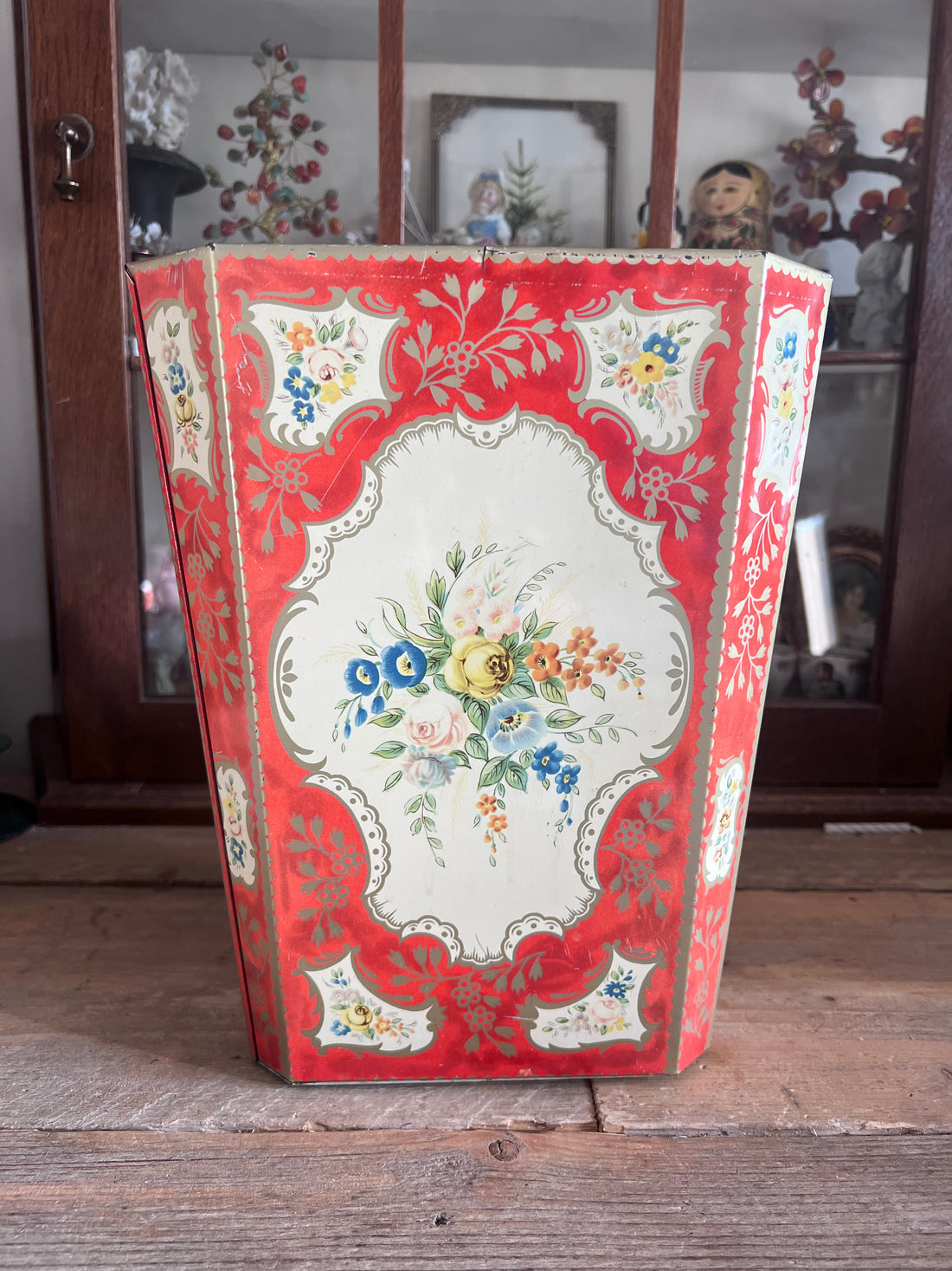 metalen prullenbak, botanische prullenbak, prullenbak met pauwen, Baret Ware prullenbak, stijlvolle afvalbak, duurzame prullenbak met metaal, decoratieve prullenbak voor kantoor, prullenbak thuis botanisch design