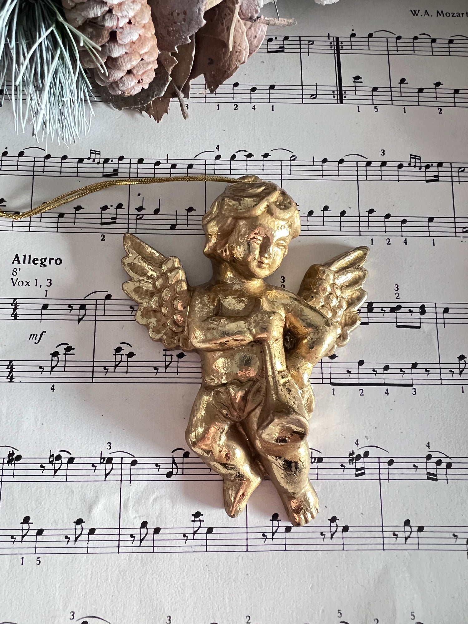 goudkleurige engel, kerstversiering, kersthanger