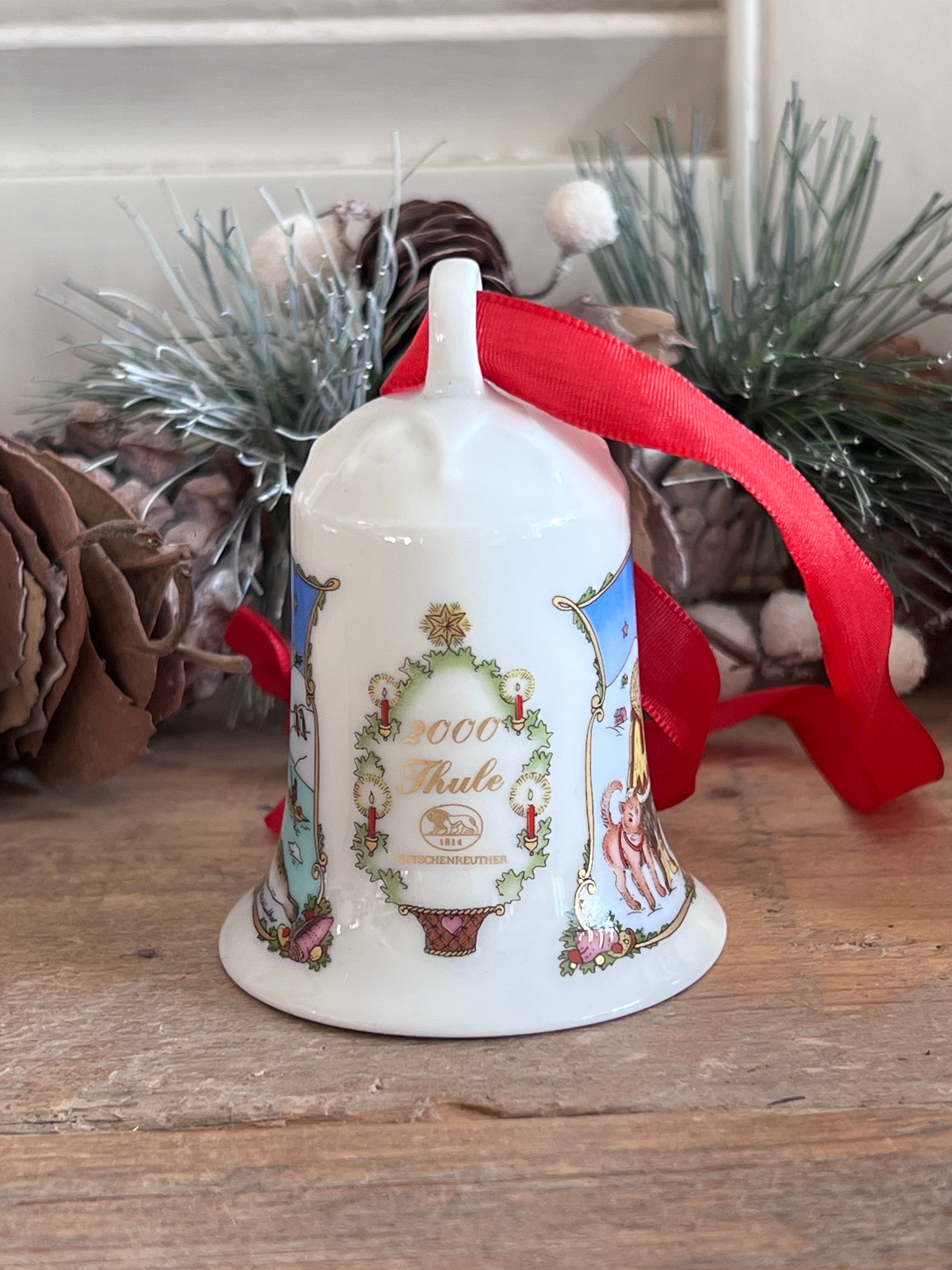 Hutschenreuther kerstklokje, kerstklokje 2000, Hutschenreuther kerstdecoratie, kerstklokje porselein, vintage kerstklokje, kerstklokje in originele doos, kerstversiering Hutschenreuther, porseleinen kerstklokje.